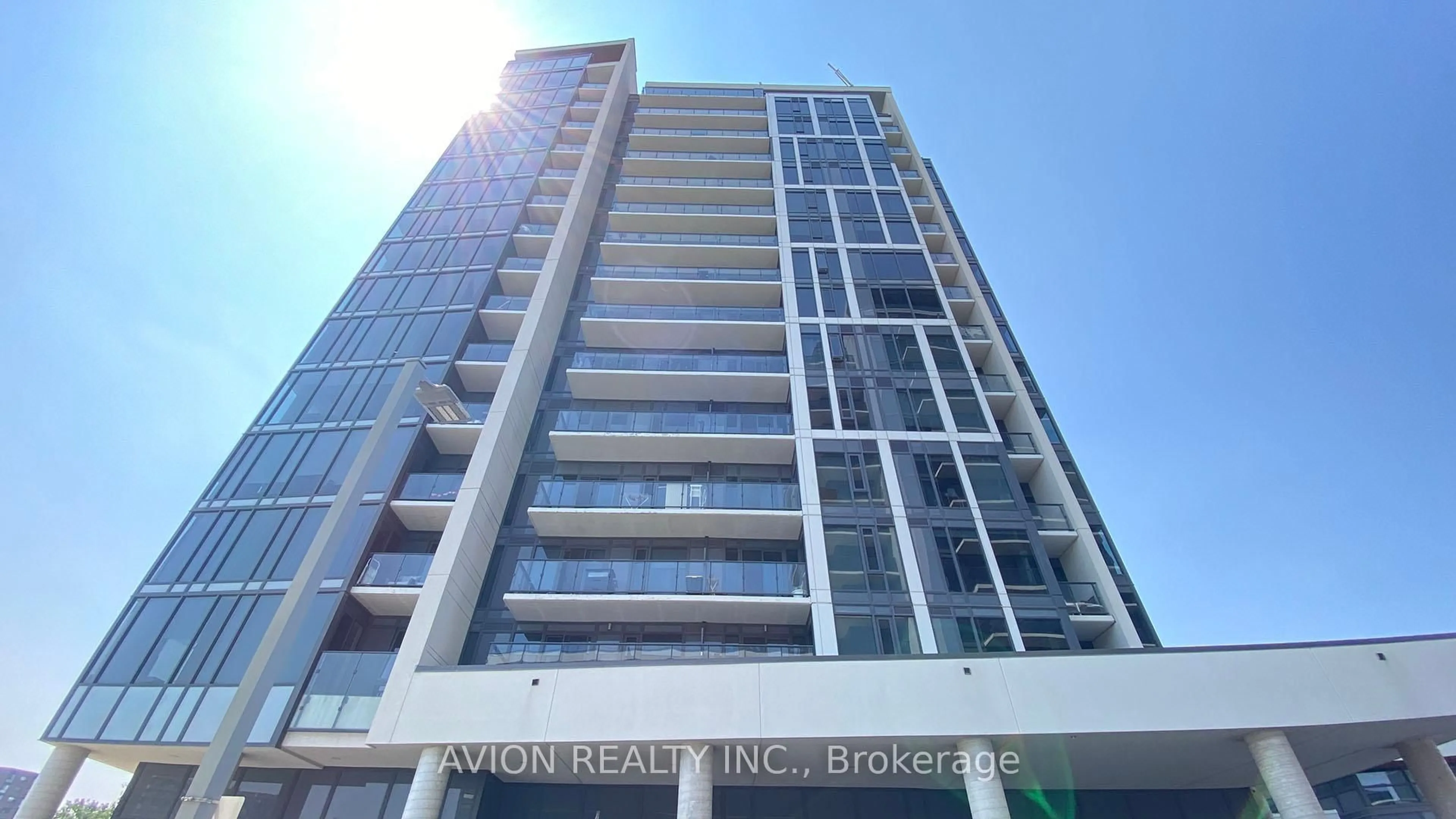 Indoor foyer for 9618 Yonge St #315, Richmond Hill Ontario L4C 0X5