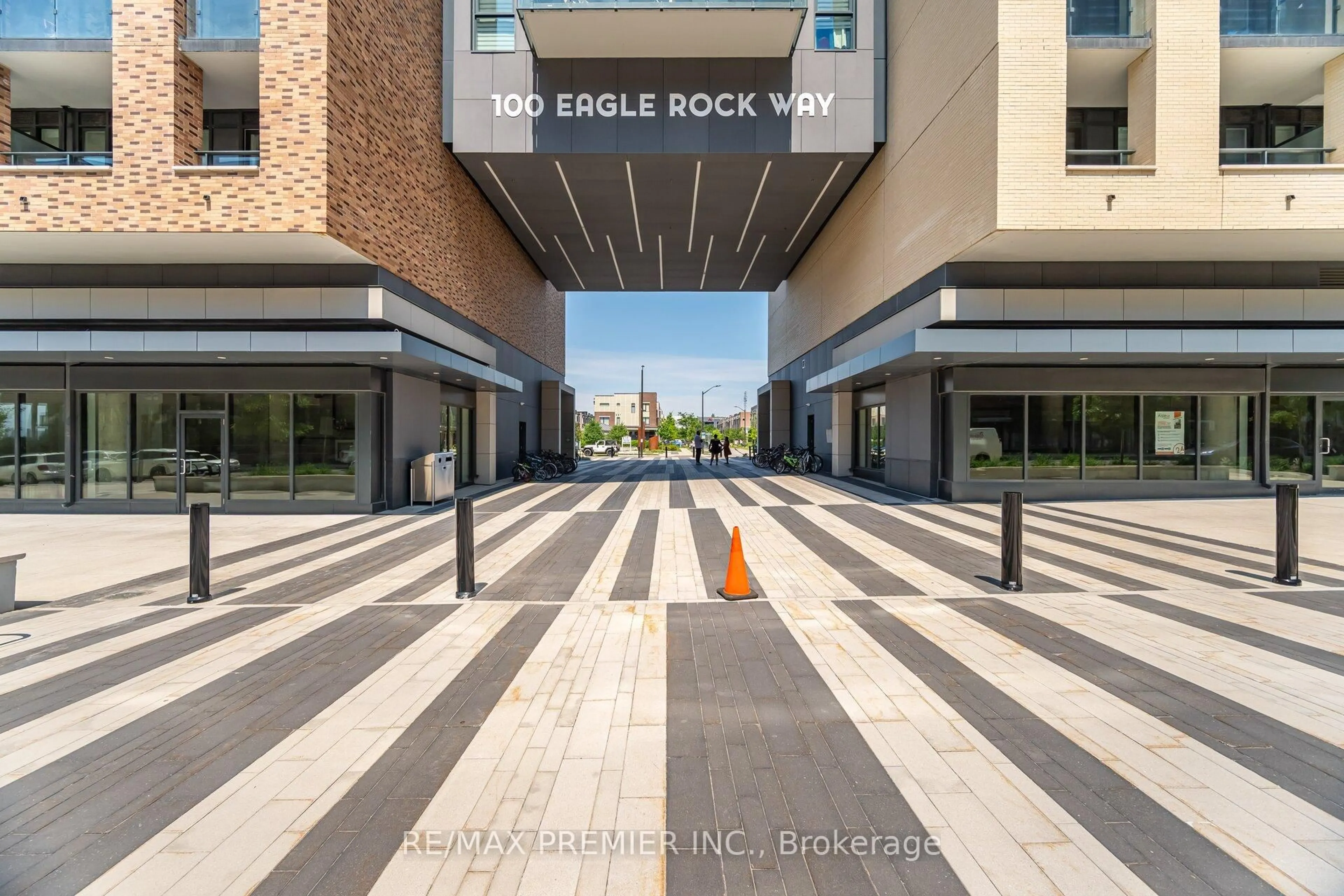 Indoor foyer for 100 Eagle Rock Way #317, Vaughan Ontario L6A 5B9