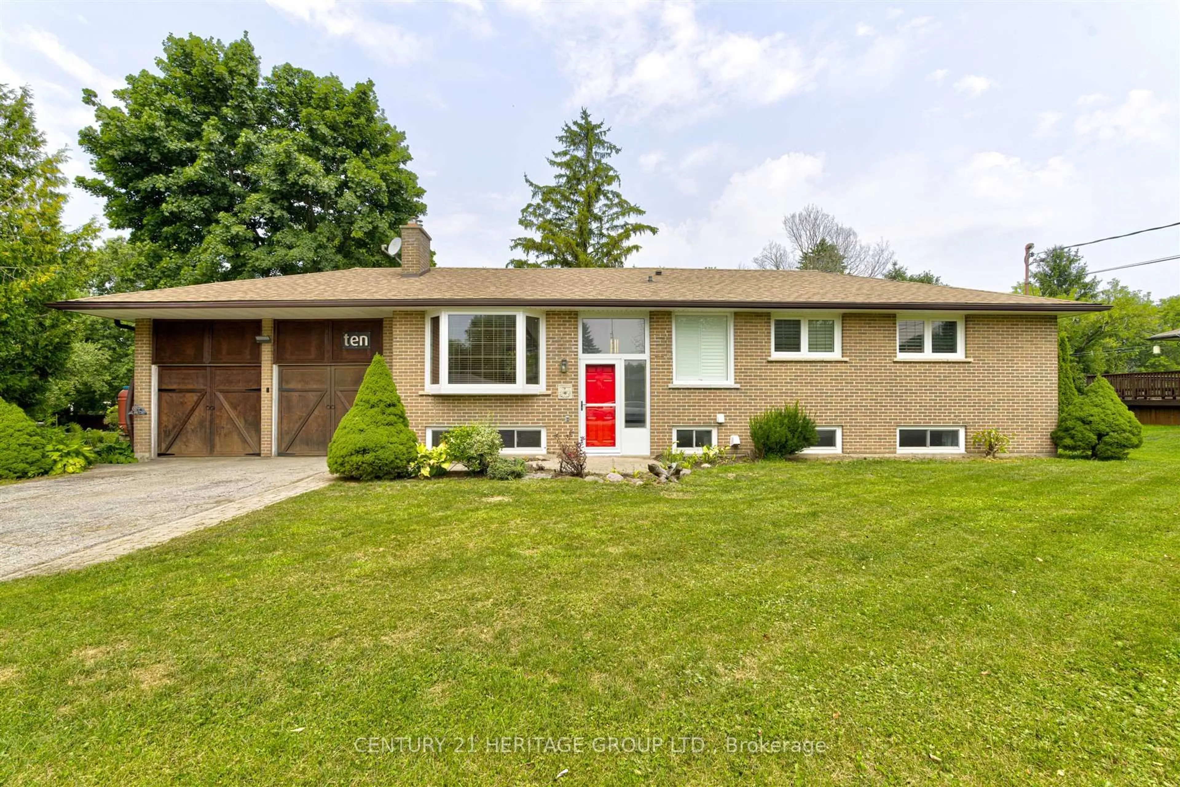 Home with vinyl exterior material, street for 10 Bachly Cres, King Ontario L7B 0E8