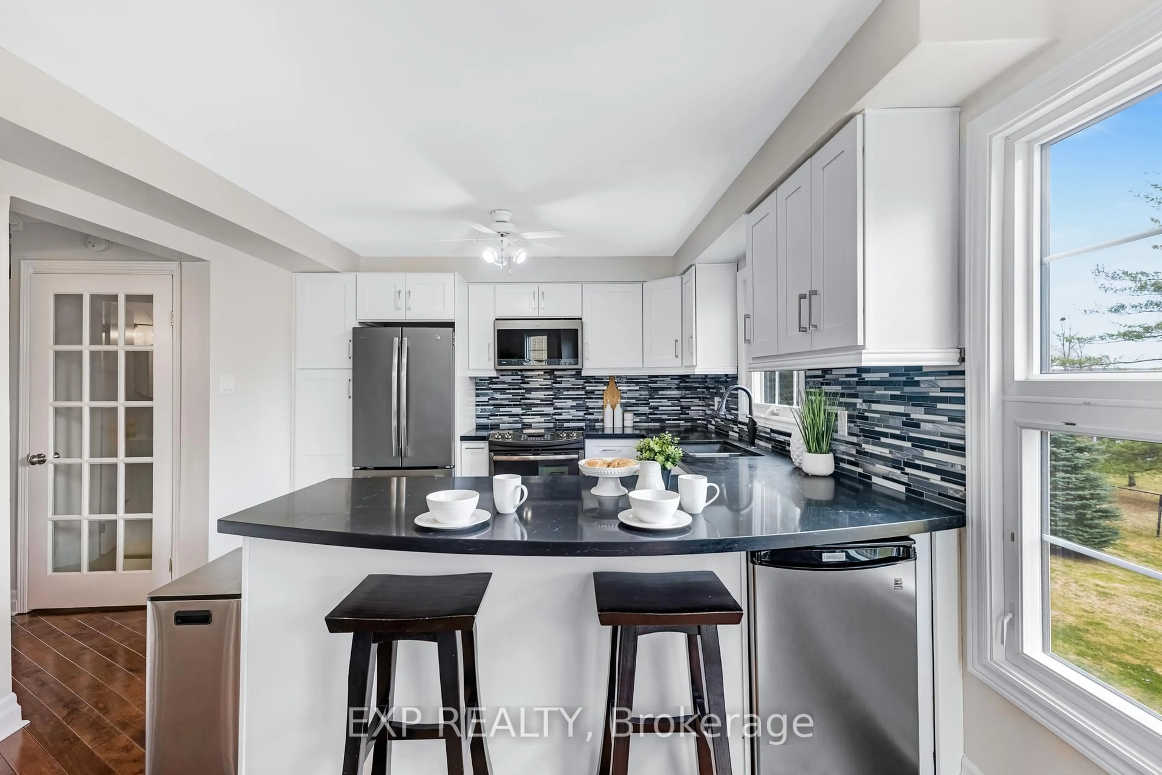 Contemporary kitchen, ceramic/tile floor for 6 Adams Crt #6, Uxbridge Ontario L9P 1G2