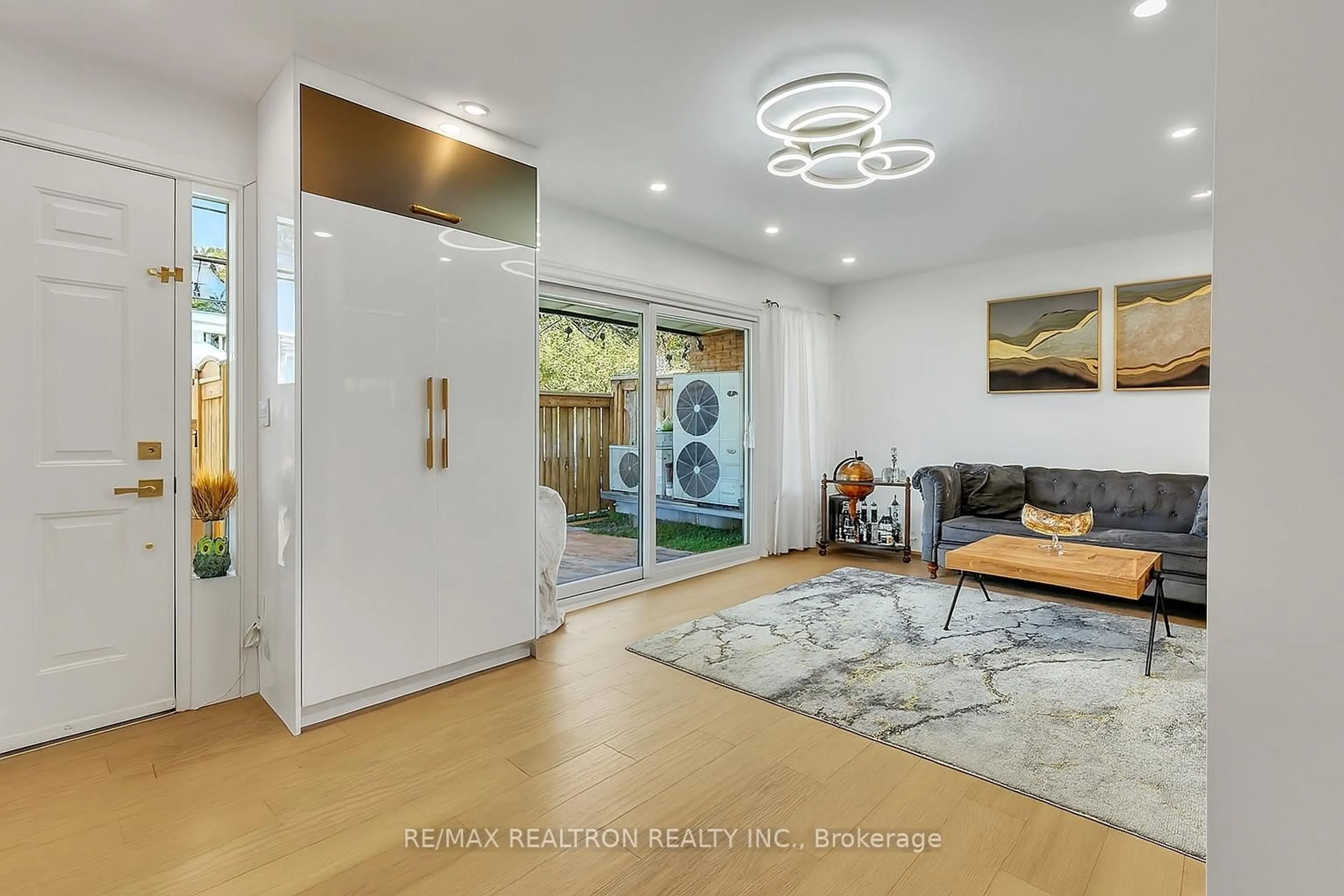 Indoor entryway for 307 Milestone Cres, Aurora Ontario L4G 3M2