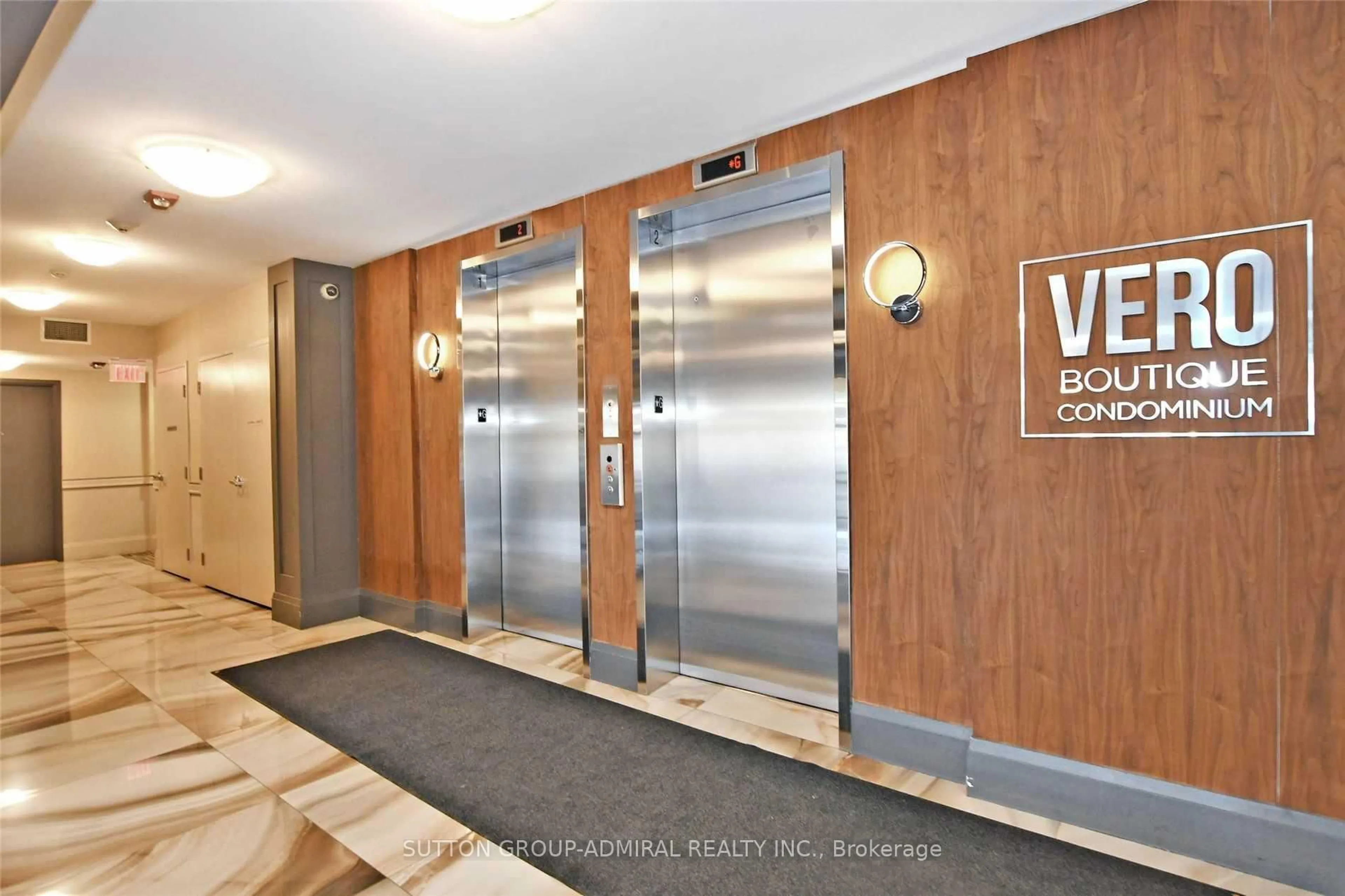 Indoor foyer for 8302 Islington Ave #405, Vaughan Ontario L4L 0E6