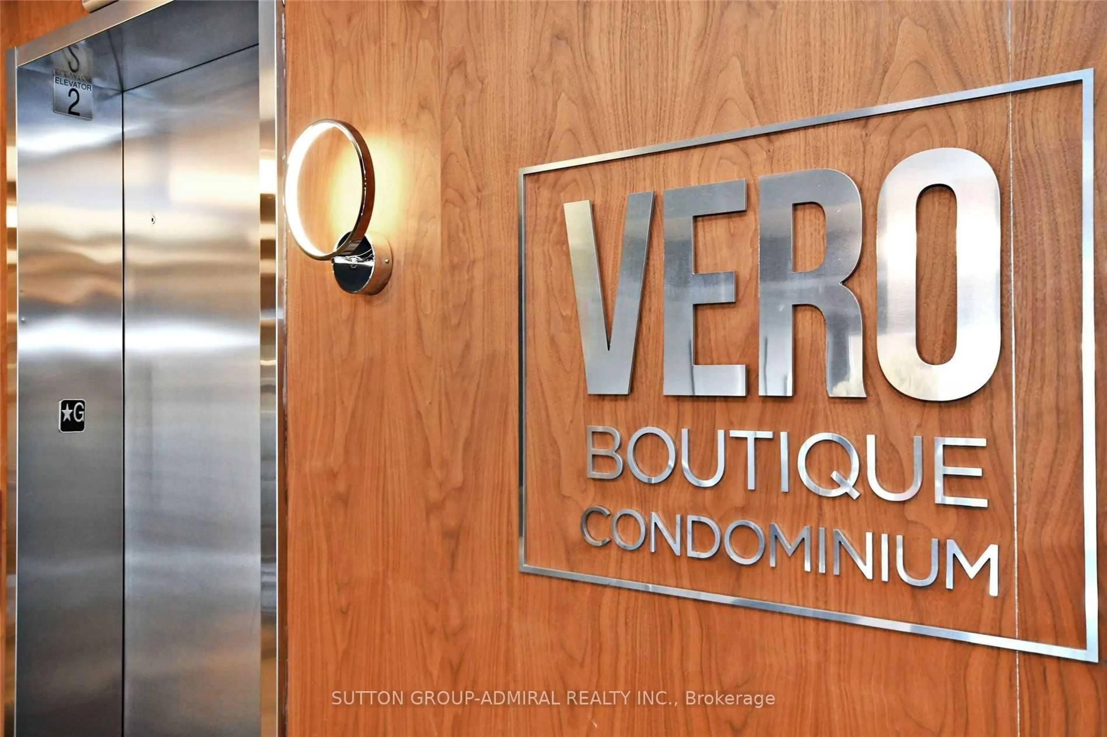 Indoor foyer for 8302 Islington Ave #405, Vaughan Ontario L4L 0E6