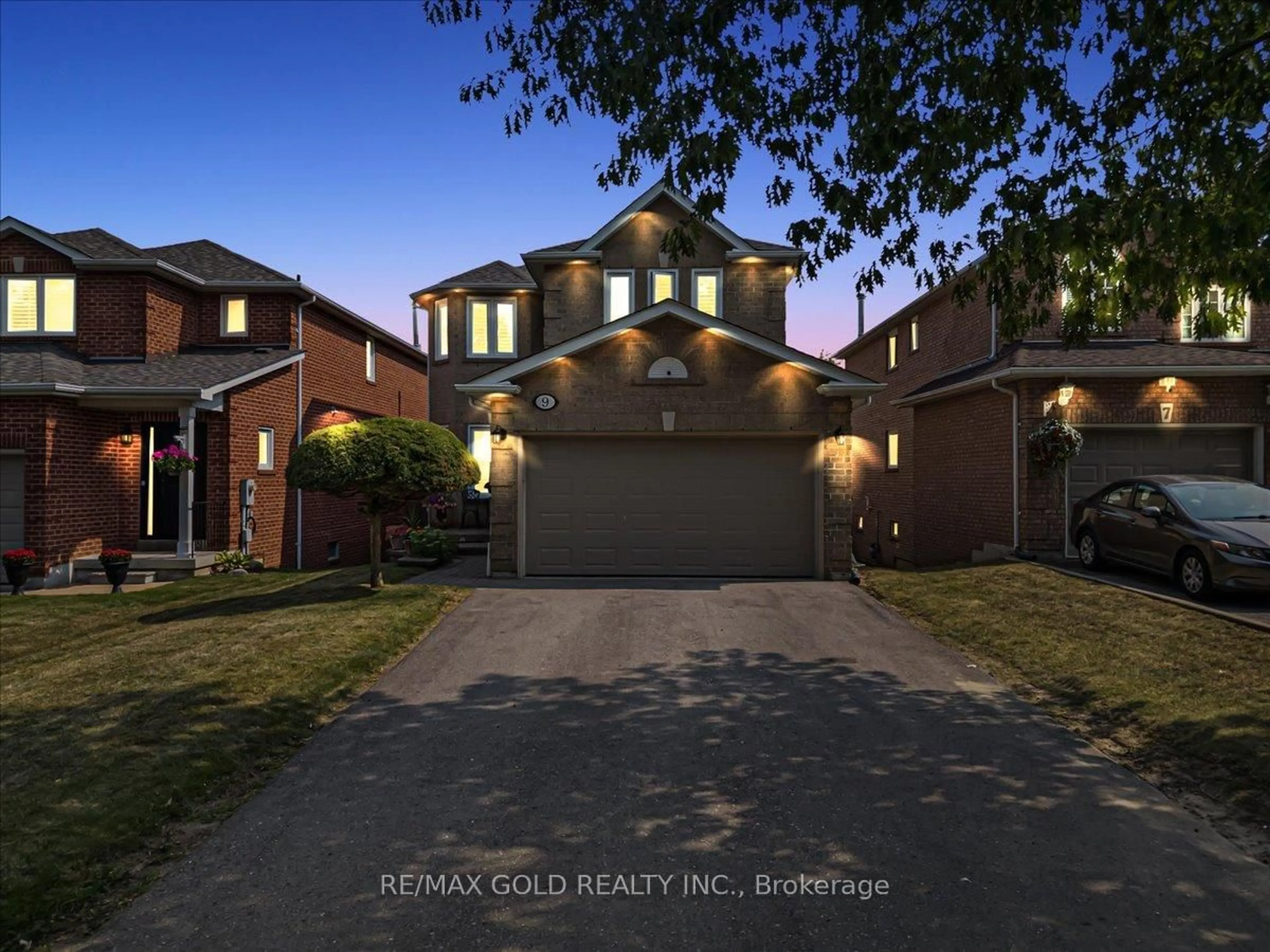 Home with brick exterior material, street for 9 Red Rock Dr, Richmond Hill Ontario L4C 0E3