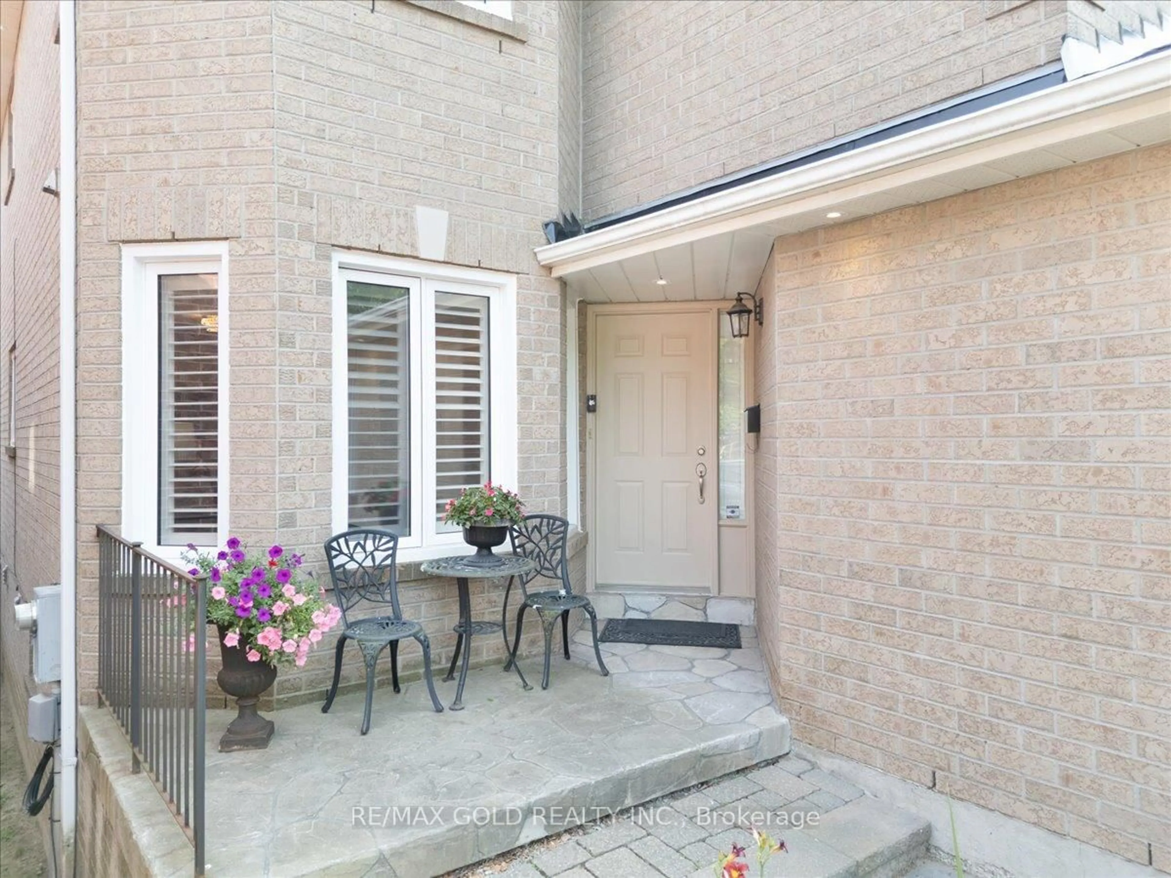 Patio, street for 9 Red Rock Dr, Richmond Hill Ontario L4C 0E3