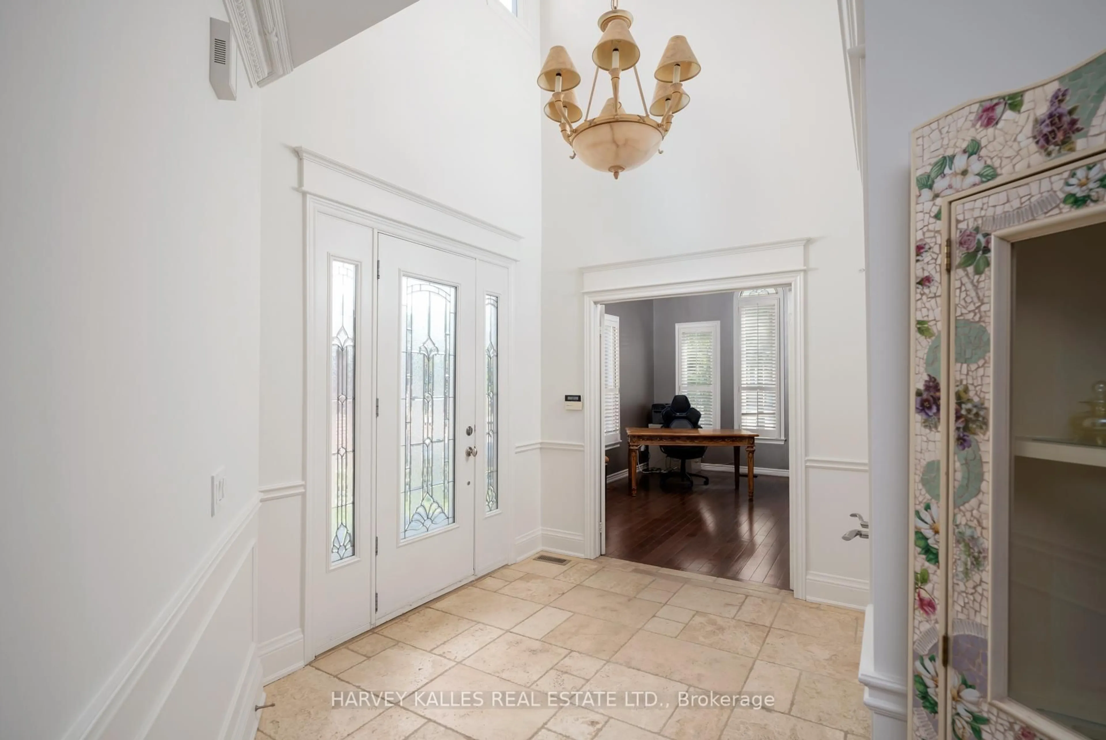Indoor entryway for 12 Alta Vista Crt, Vaughan Ontario L4J 7T6