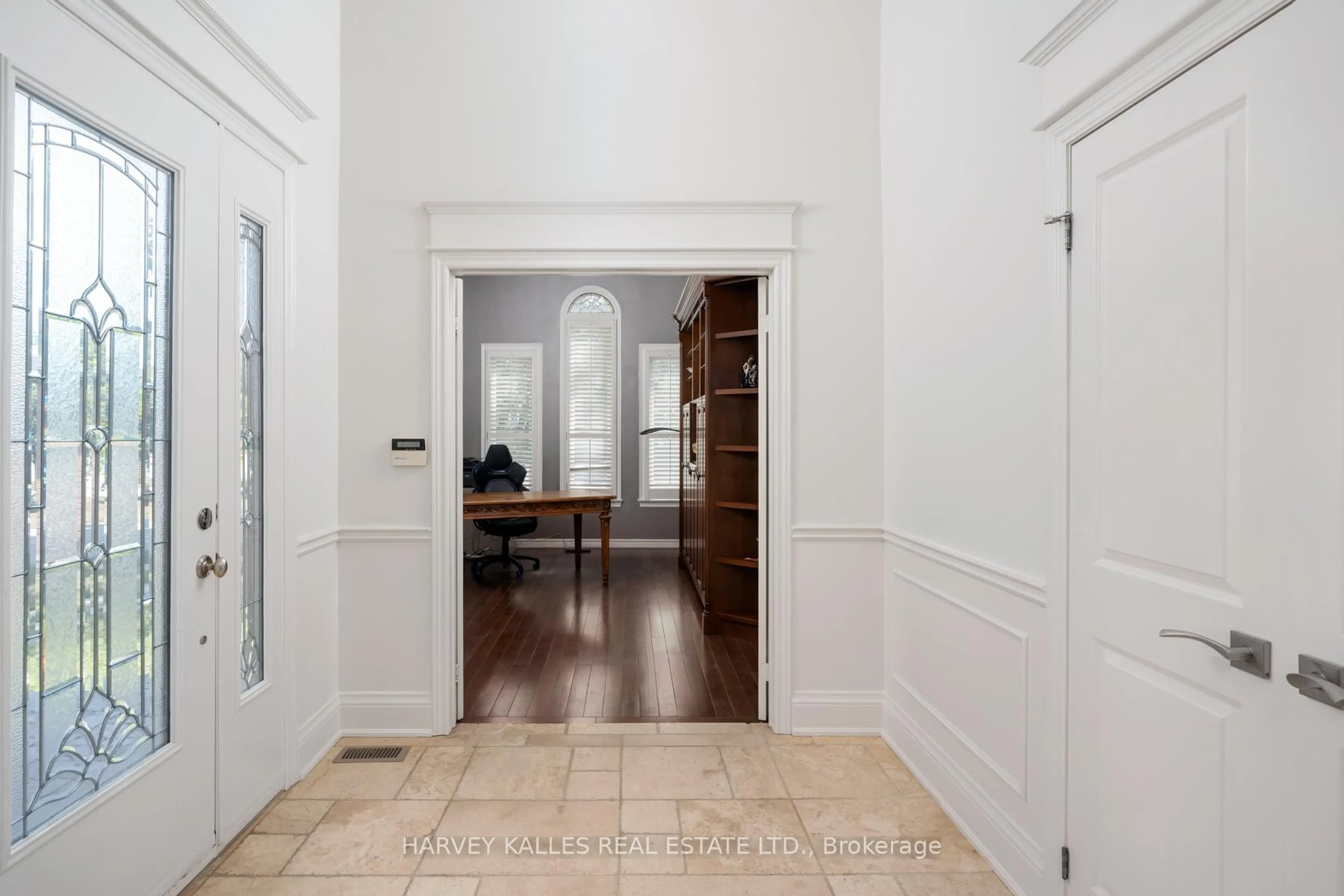 Indoor entryway for 12 Alta Vista Crt, Vaughan Ontario L4J 7T6