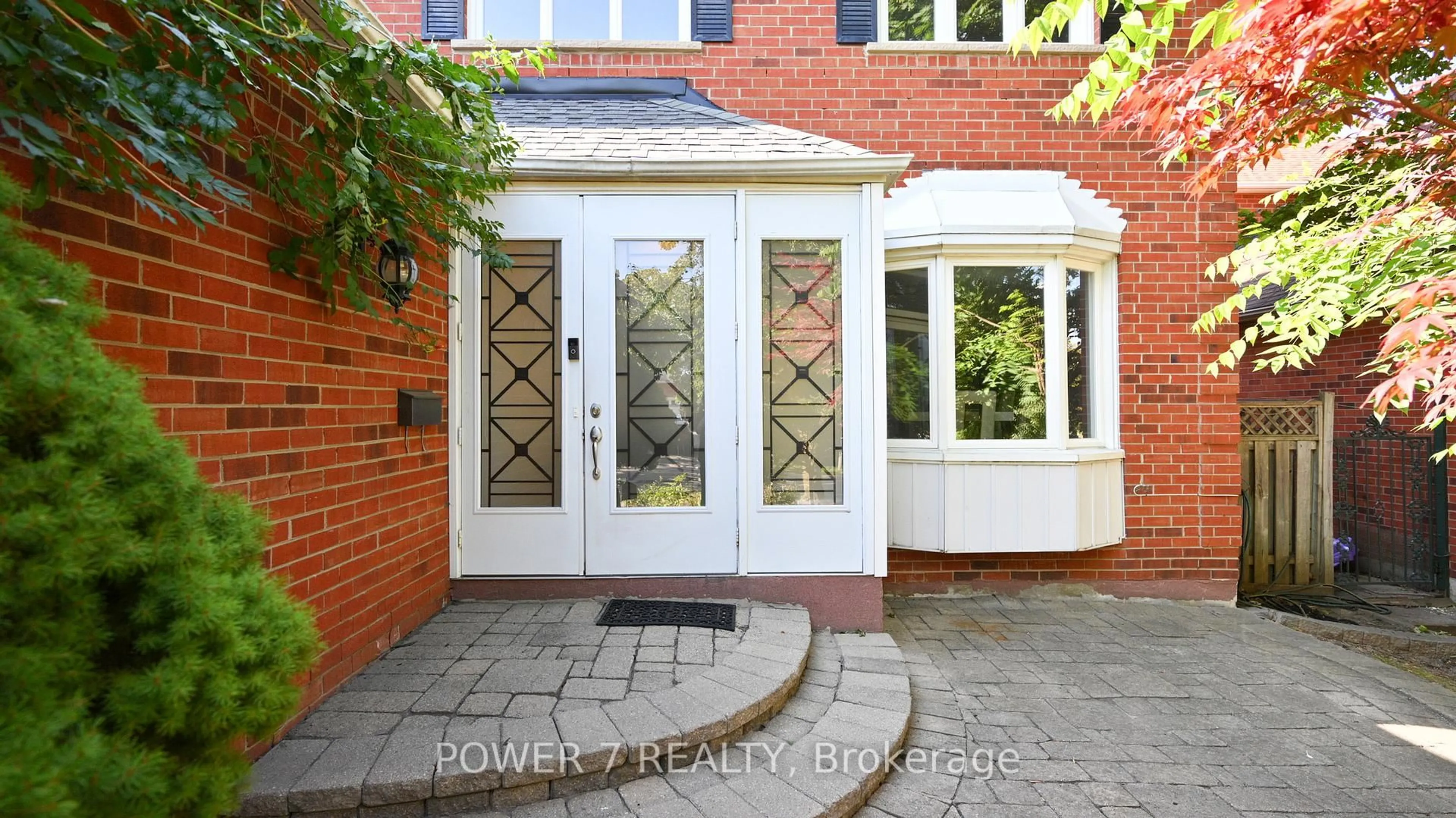 Indoor entryway for 200 Carrington Dr, Richmond Hill Ontario L4C 7Z7