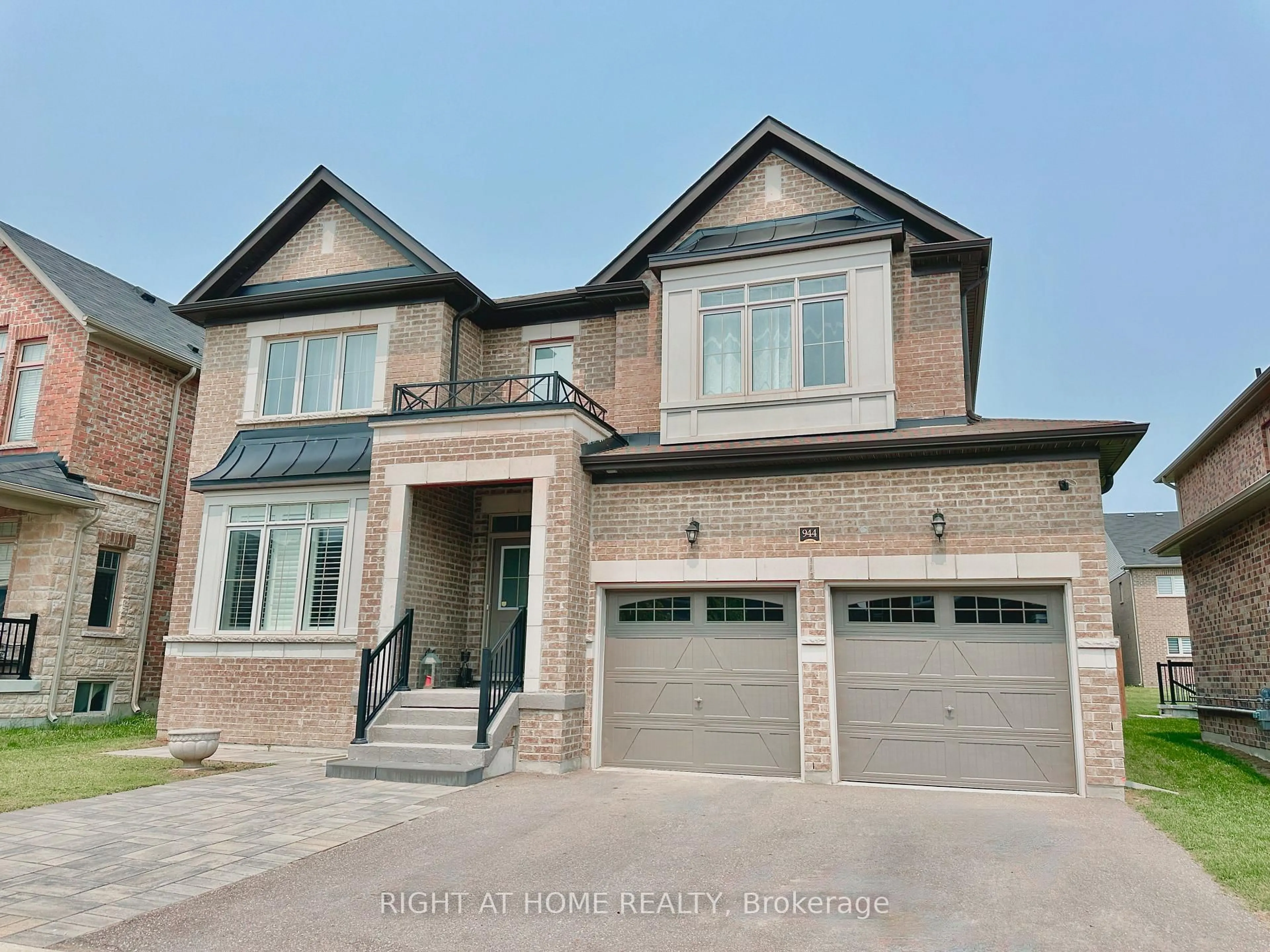 Home with brick exterior material, street for 944 Larter St, Innisfil Ontario L9S 0A8
