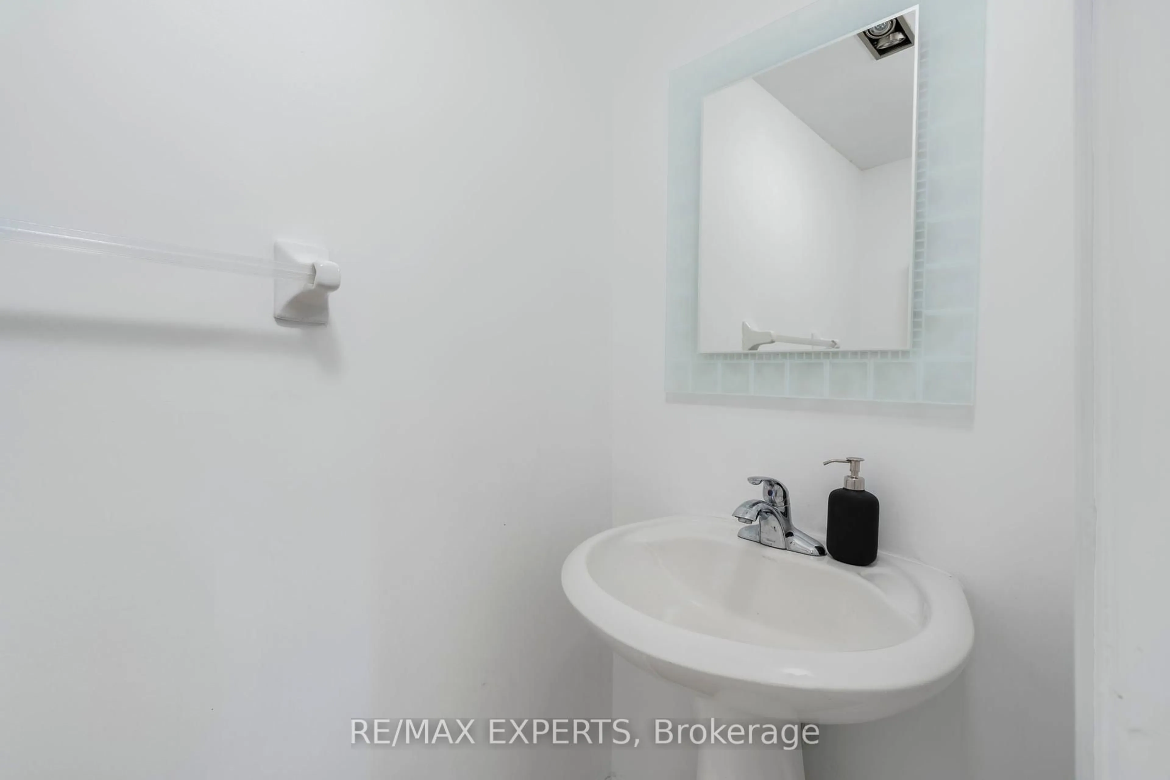 Standard bathroom, unknown for 2638 Bur Oak Ave, Markham Ontario L6B 1J3