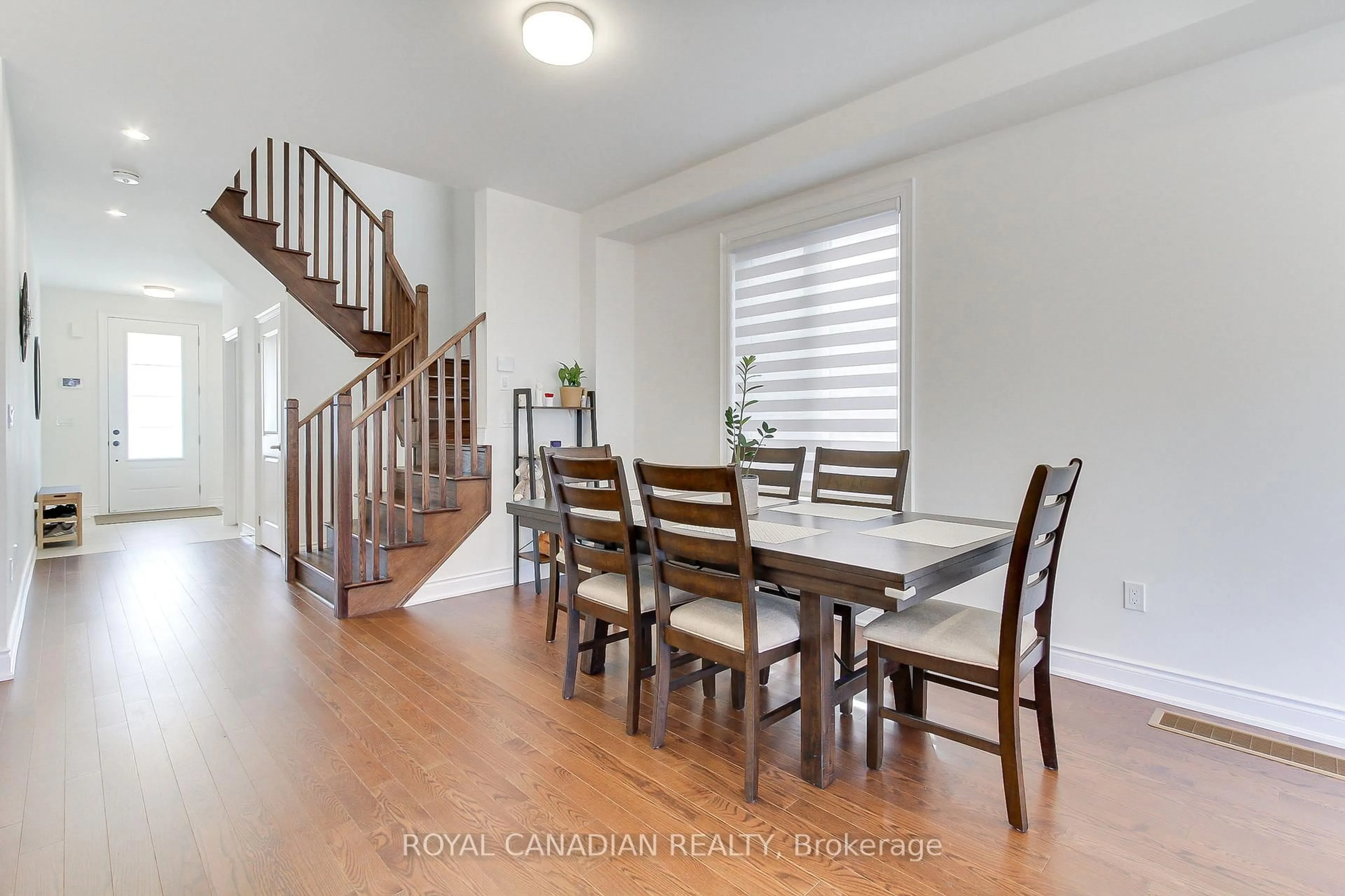 Dining room, wood/laminate floor for 1404 Blackmore St, Innisfil Ontario L9S 0P2