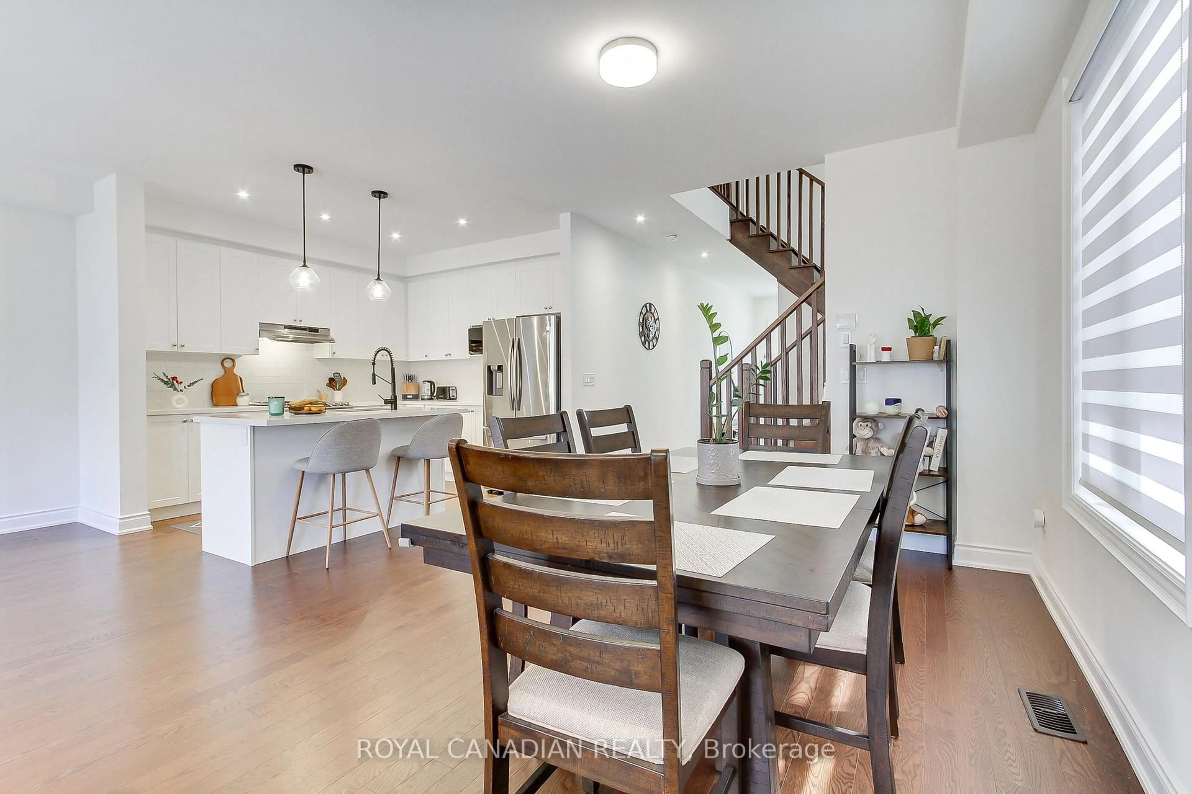 Open concept kitchen, unknown for 1404 Blackmore St, Innisfil Ontario L9S 0P2