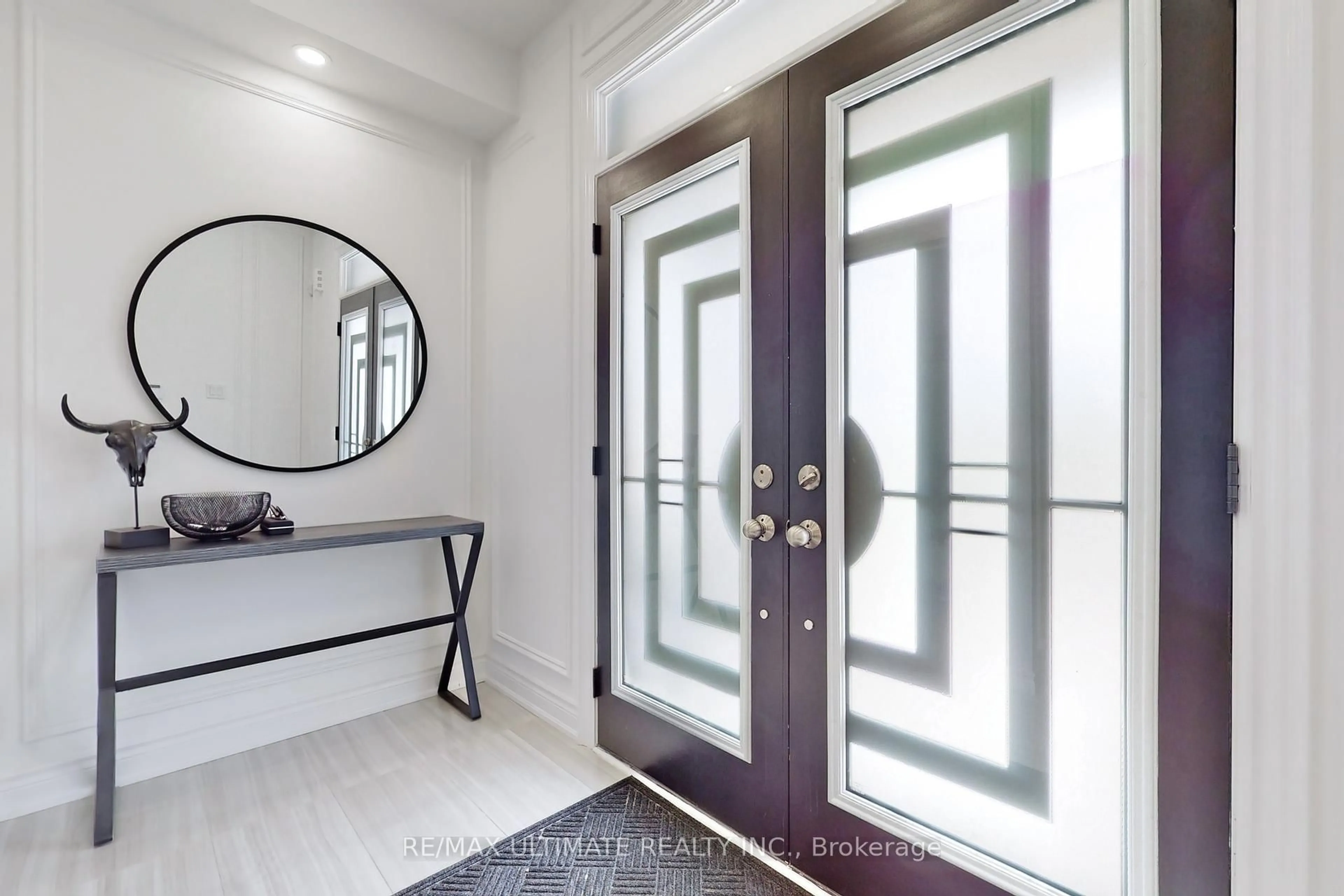Indoor entryway for 65 Tesla Cres, East Gwillimbury Ontario L9N 0T3
