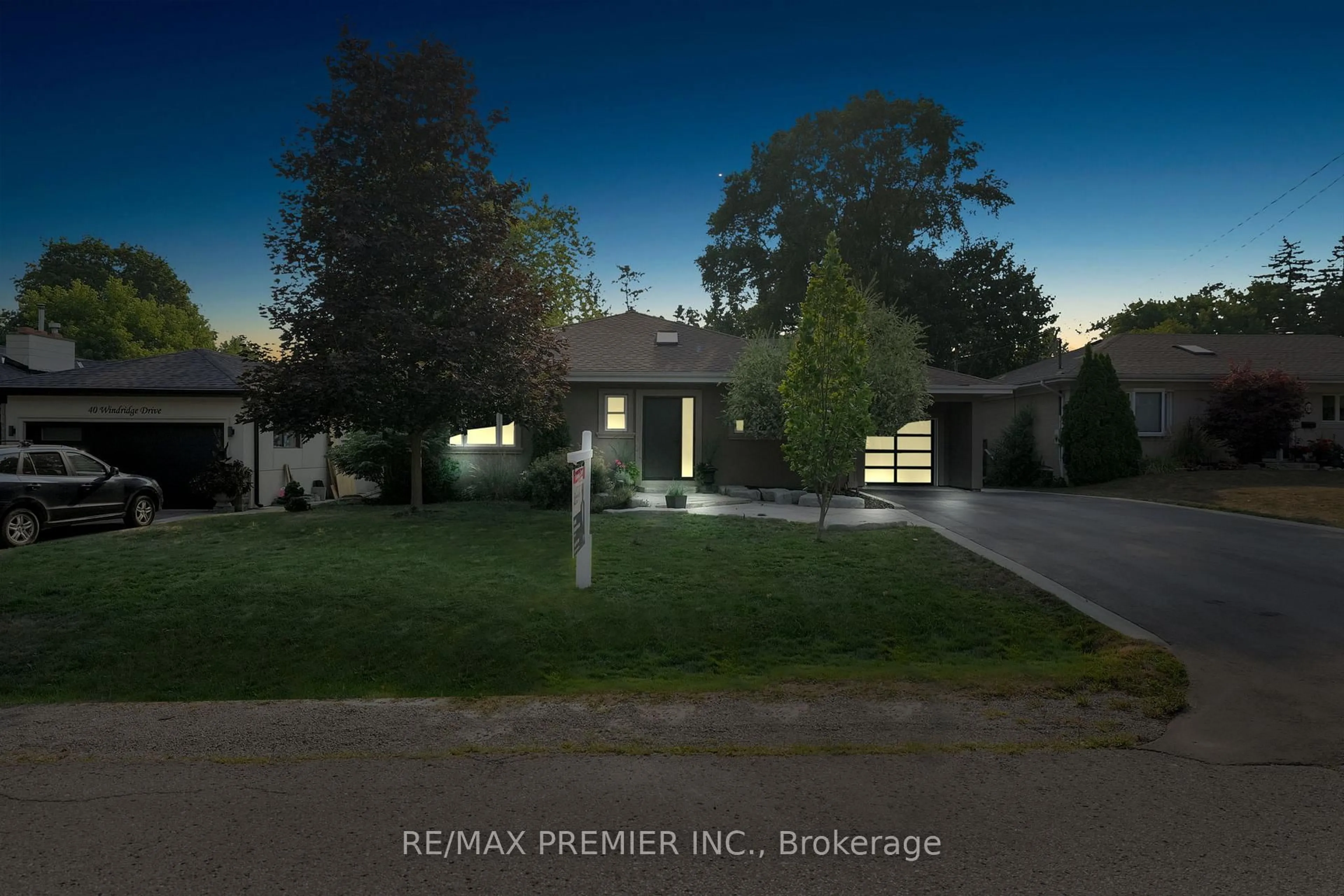 A pic from outside/outdoor area/front of a property/back of a property/a pic from drone, street for 42 Windridge Dr, Markham Ontario L3P 1V1