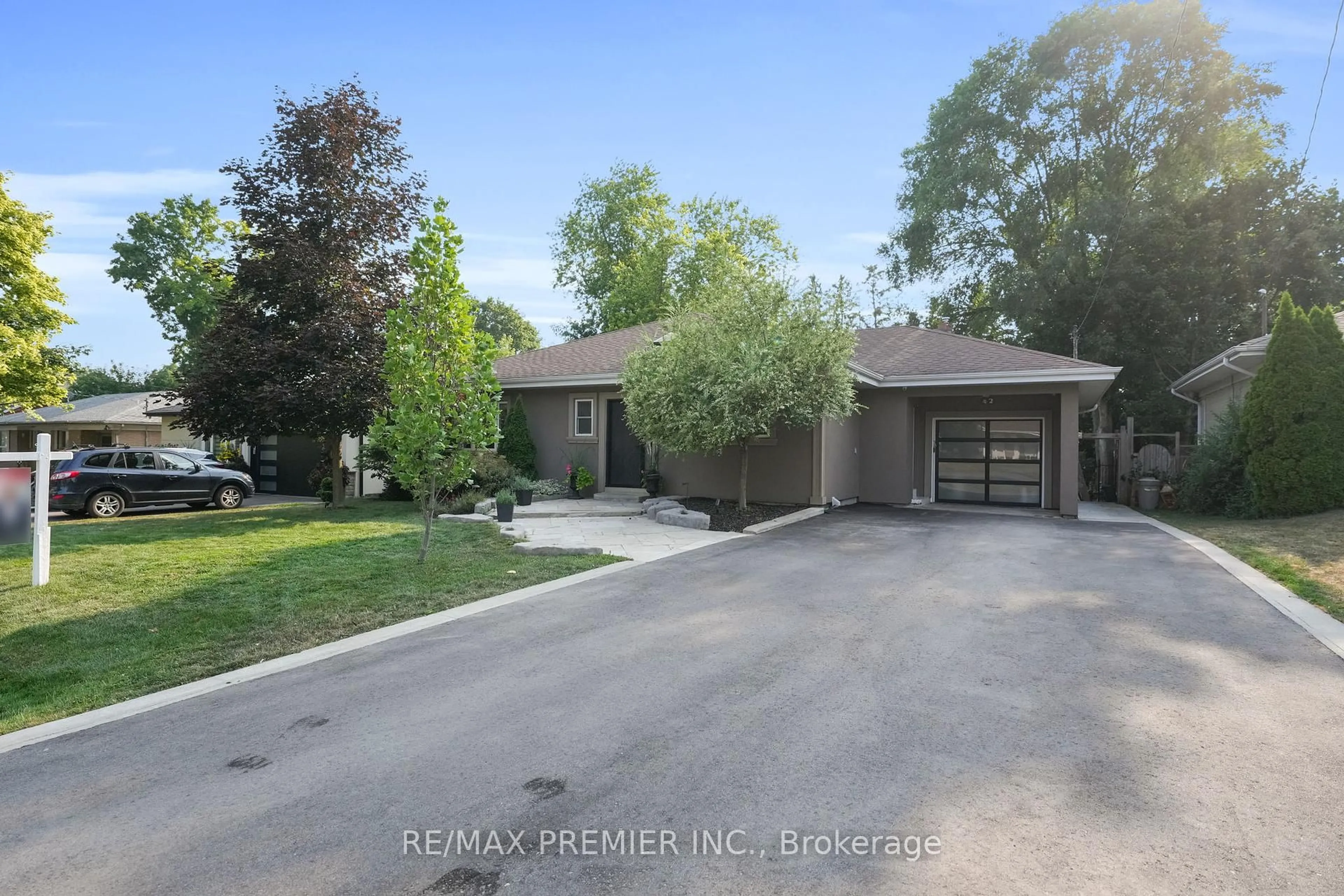 A pic from outside/outdoor area/front of a property/back of a property/a pic from drone, street for 42 Windridge Dr, Markham Ontario L3P 1V1