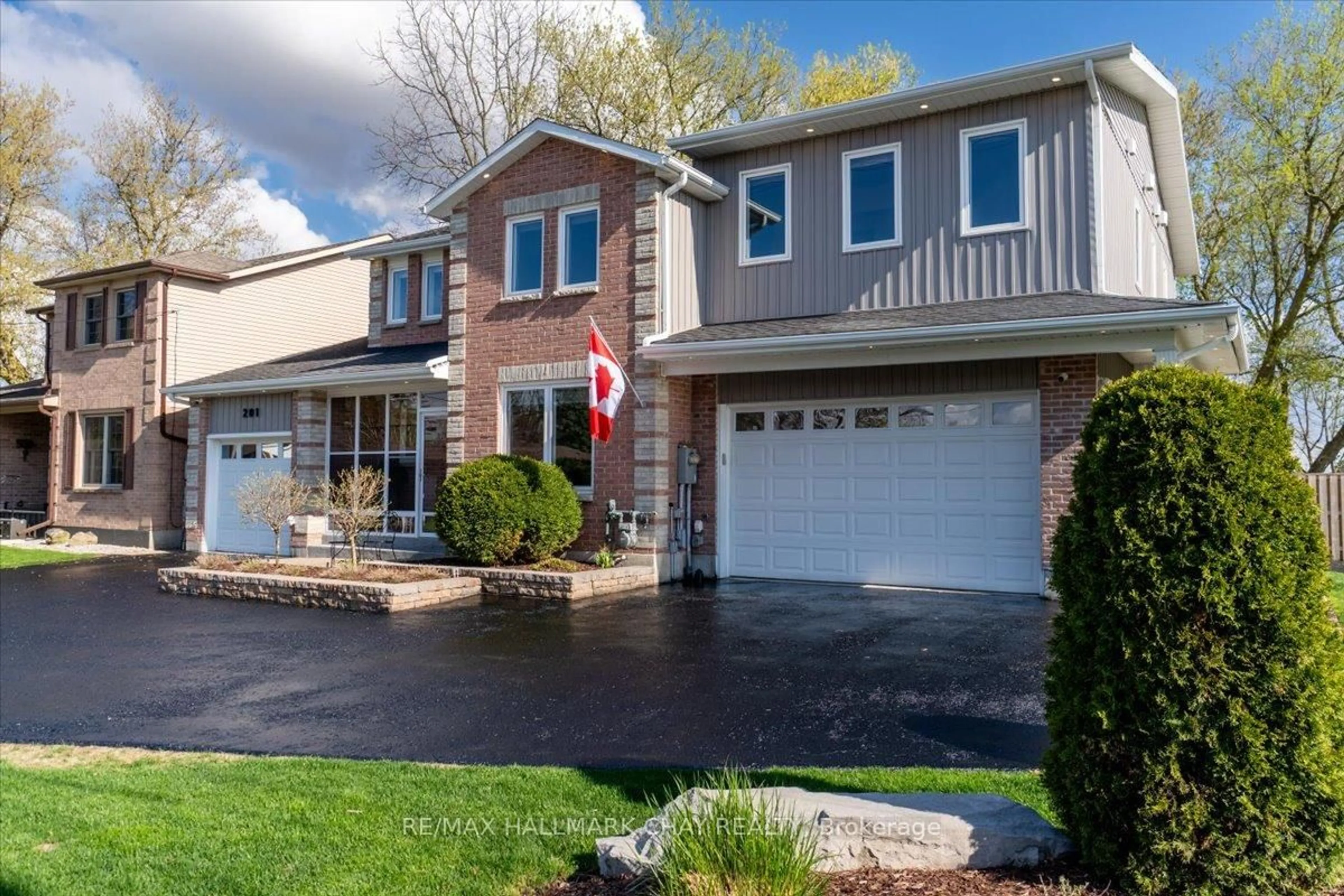 Home with vinyl exterior material, street for 201 Albert St, New Tecumseth Ontario L9R 1W8