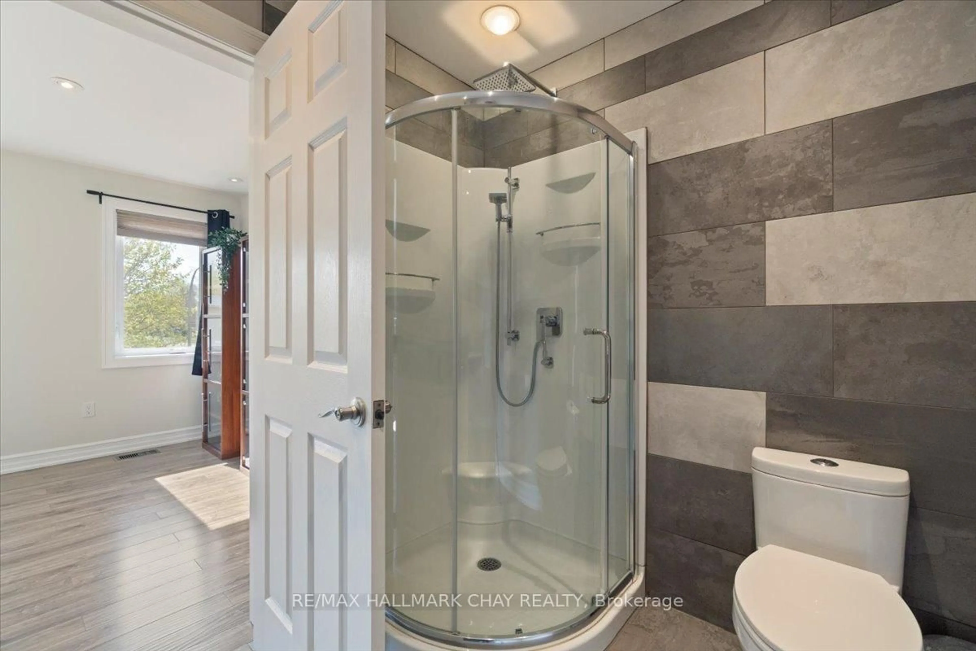 Contemporary bathroom, ceramic/tile floor for 201 Albert St, New Tecumseth Ontario L9R 1W8