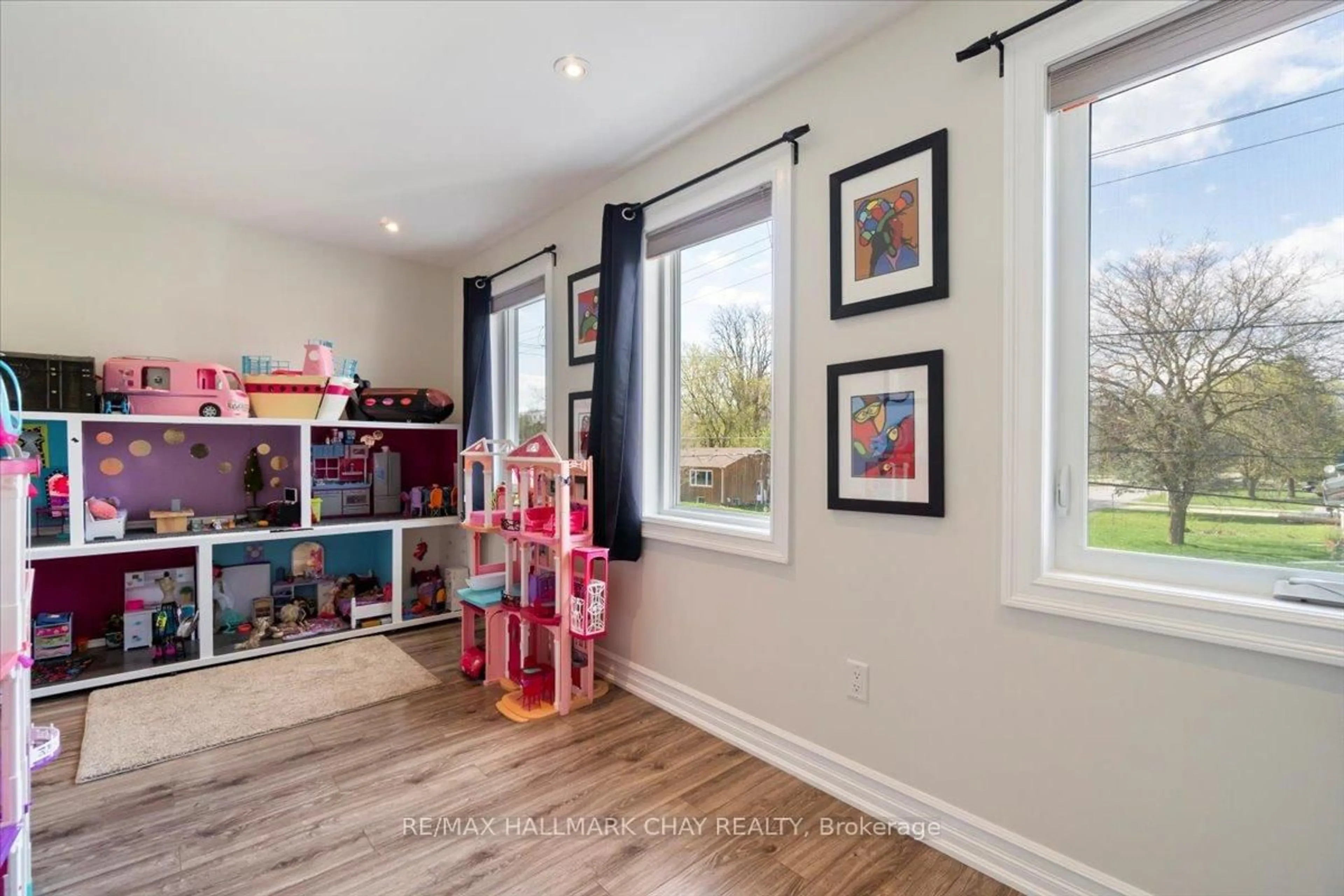 A pic of a room for 201 Albert St, New Tecumseth Ontario L9R 1W8