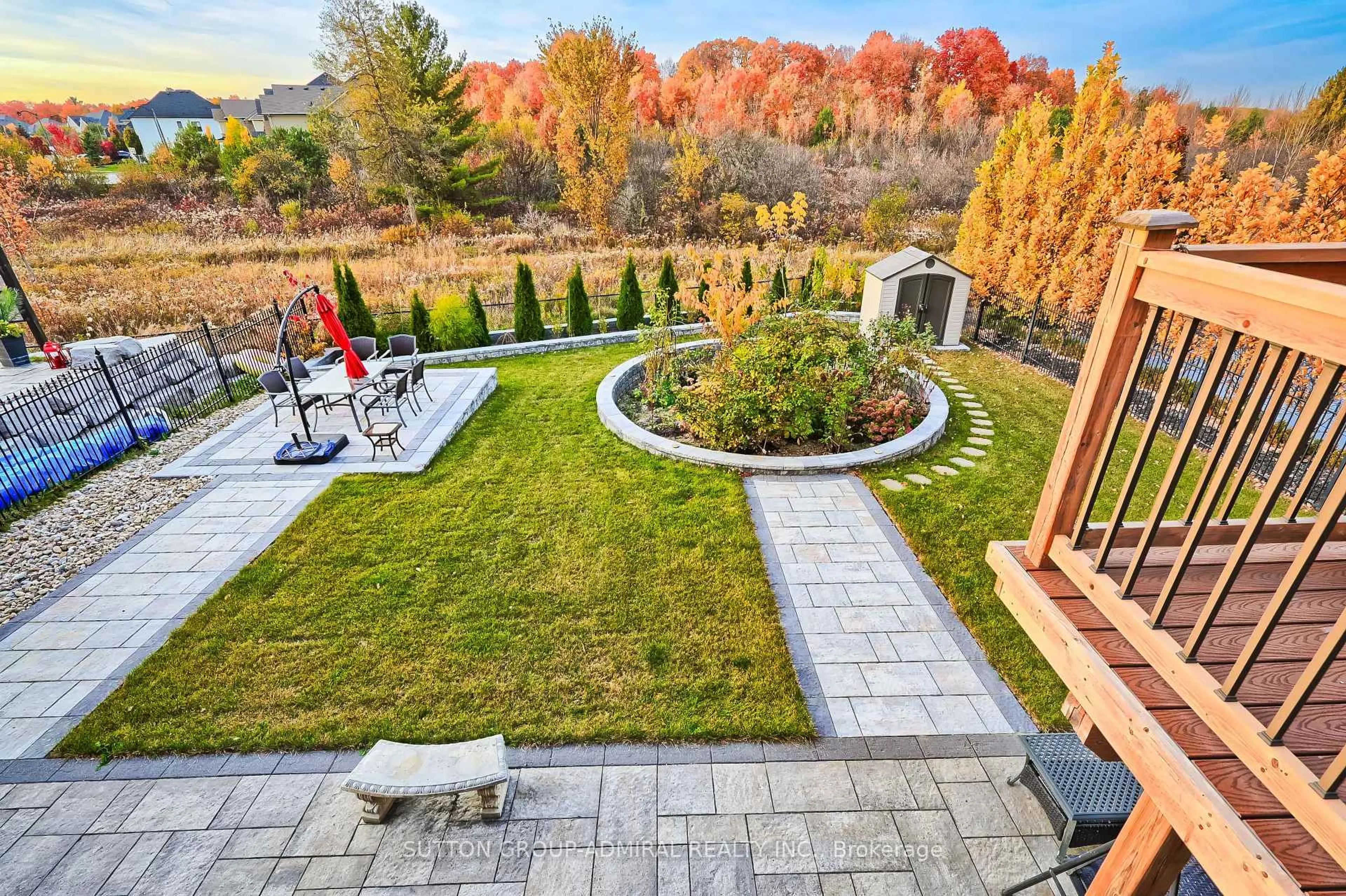 Patio, unknown for 10 Bluff Tr, King Ontario L7B 0A2