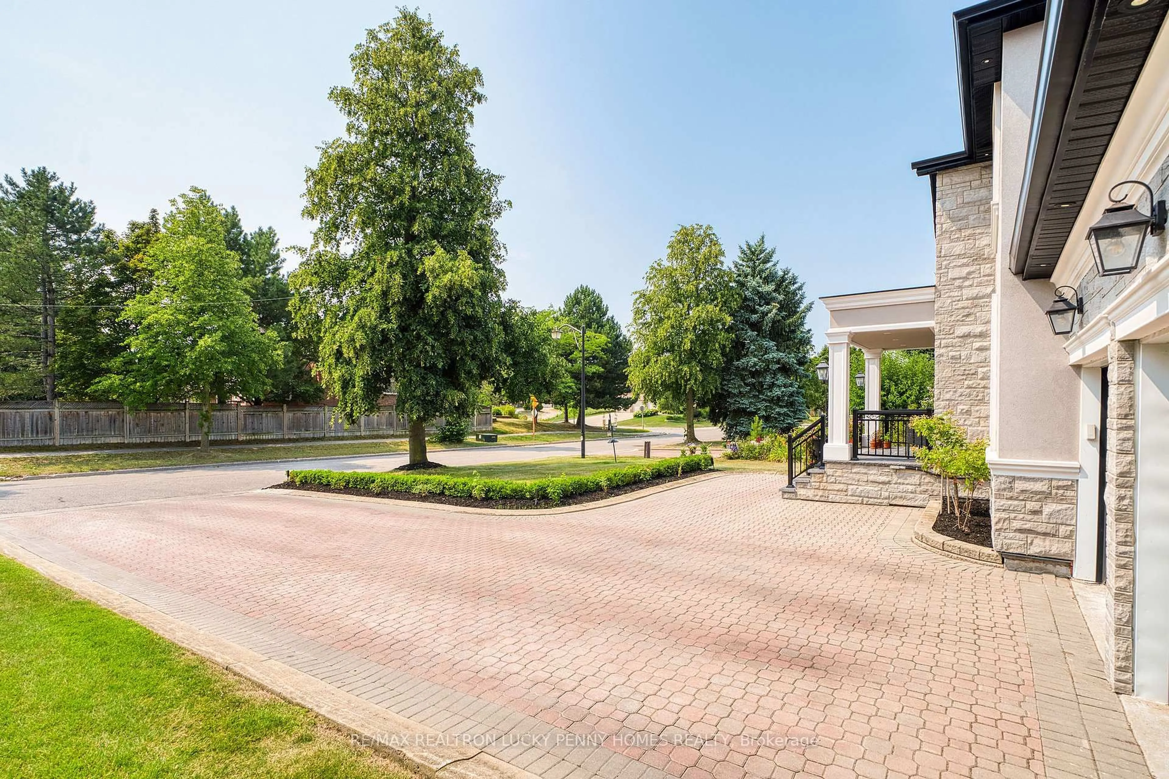 Patio, street for 38 Beckenridge Dr, Markham Ontario L3S 2V7