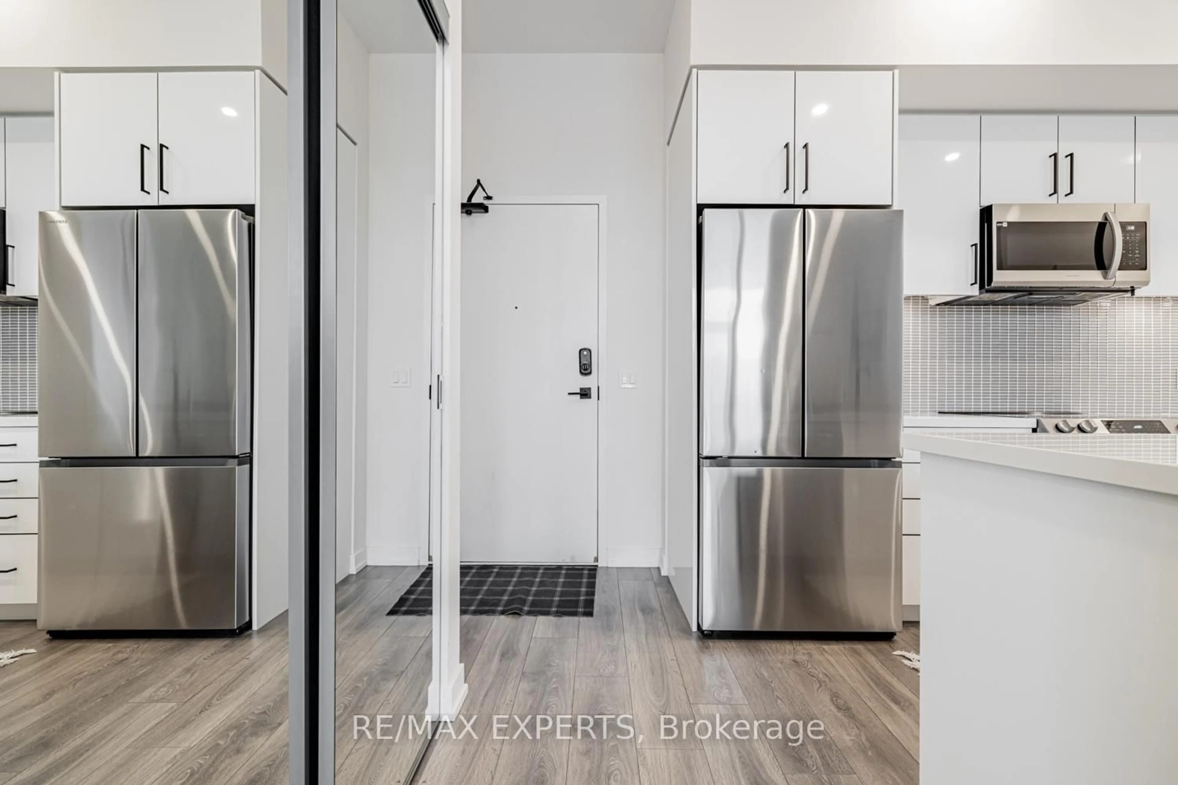 Indoor entryway for 415 Sea Ray Ave #105, Innisfil Ontario L9S 0R5