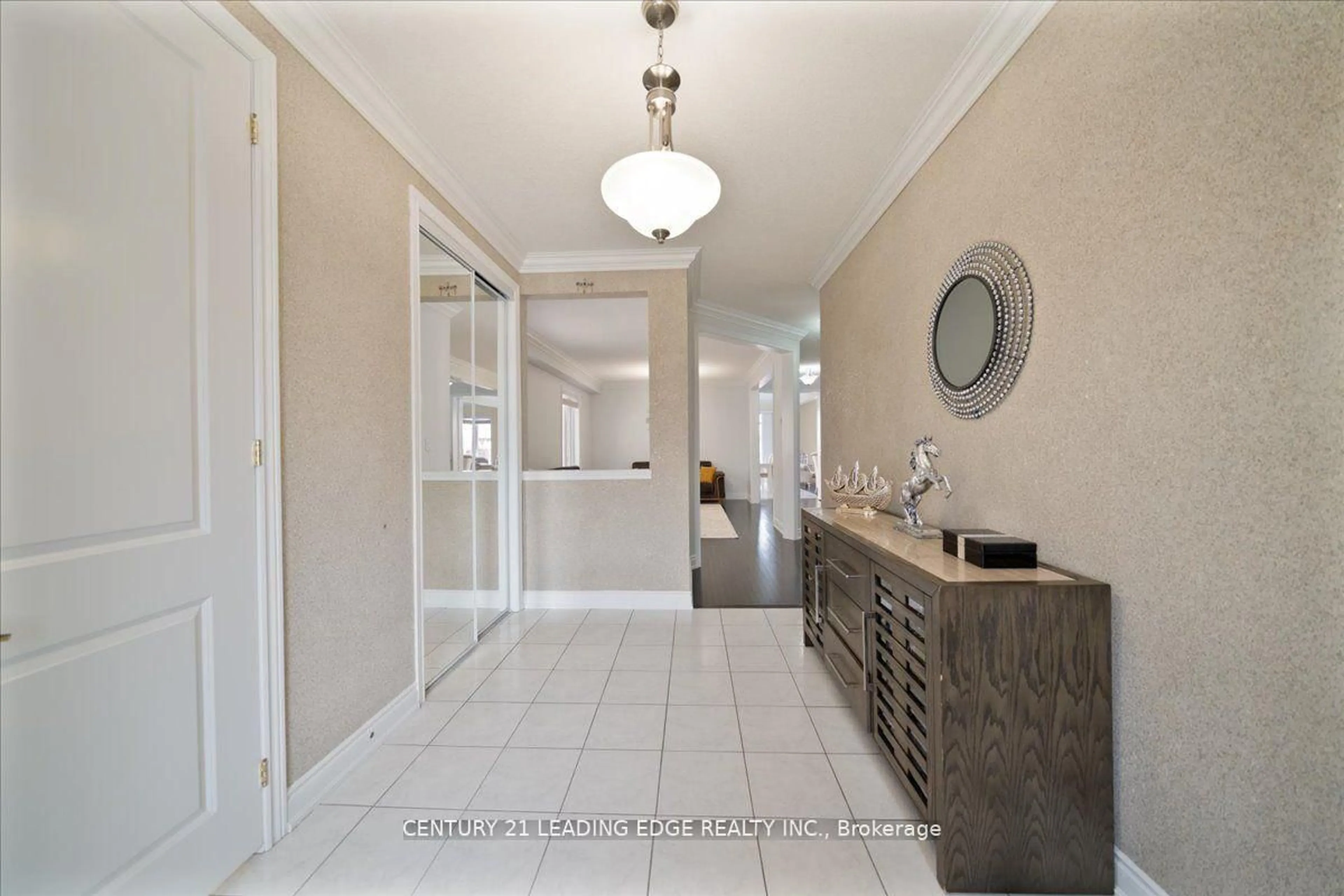 Indoor foyer for 324 Chatfield Dr, Vaughan Ontario L4L 1A6