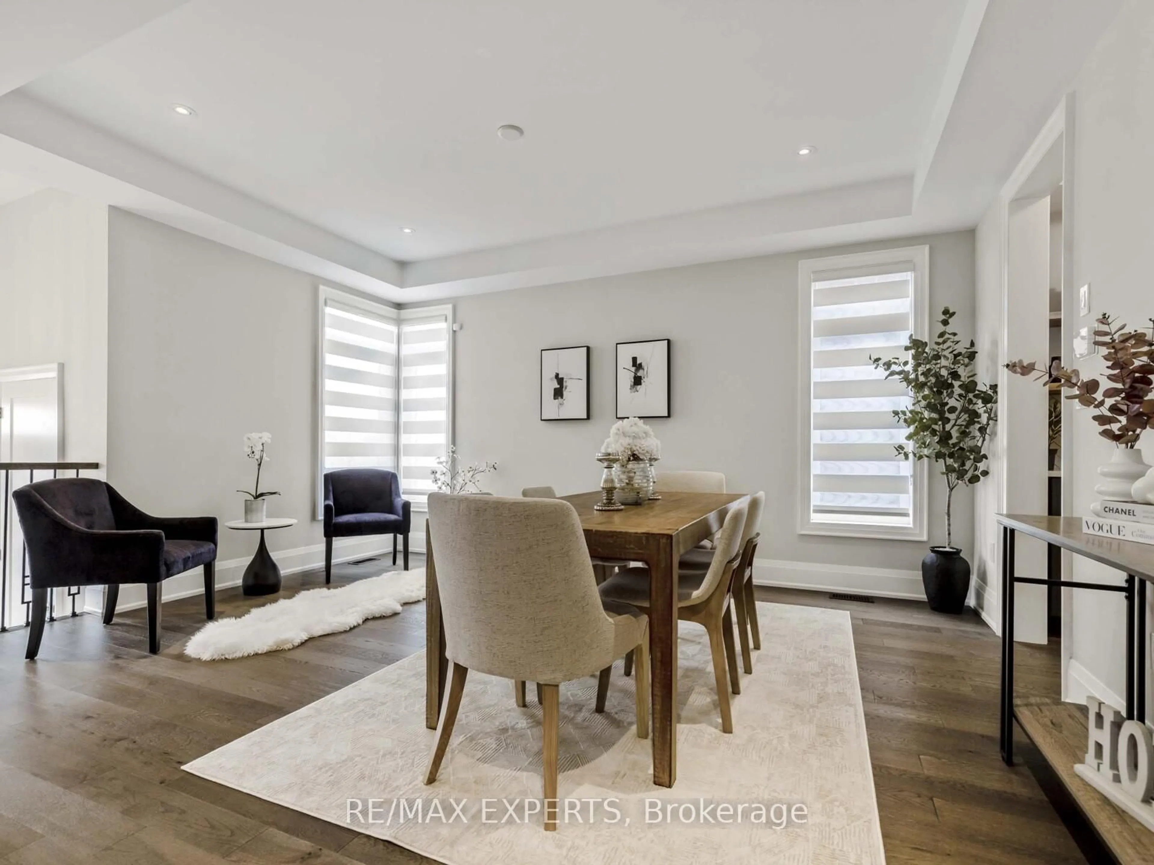 Dining room, wood/laminate floor for 75 Bethpage Cres, Newmarket Ontario L3X 1B8