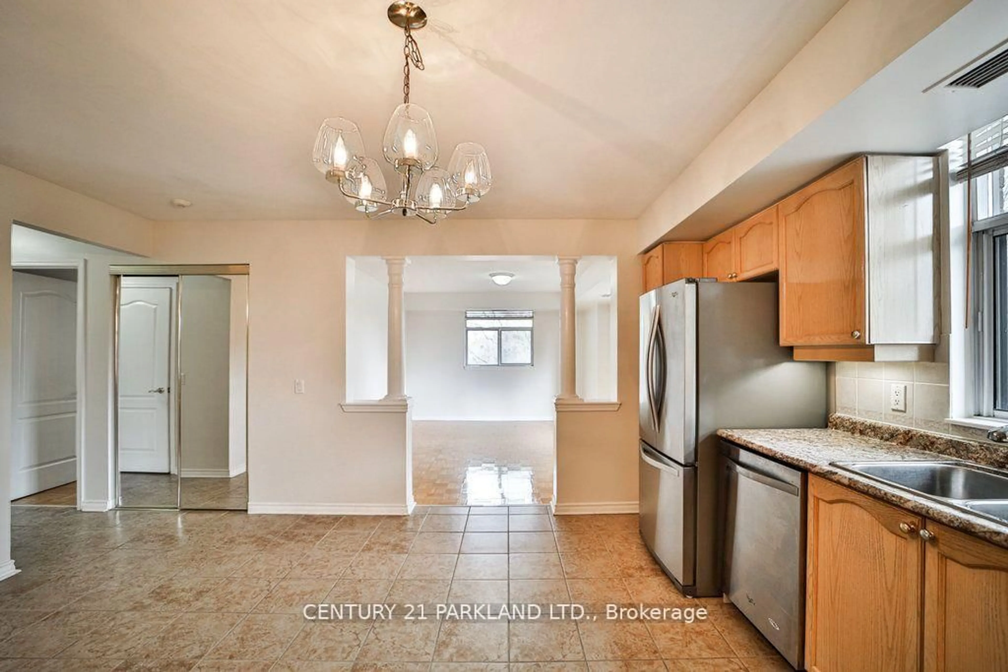 Standard kitchen, ceramic/tile floor for 2506 Rutherford Rd #202, Vaughan Ontario L4K 5N4