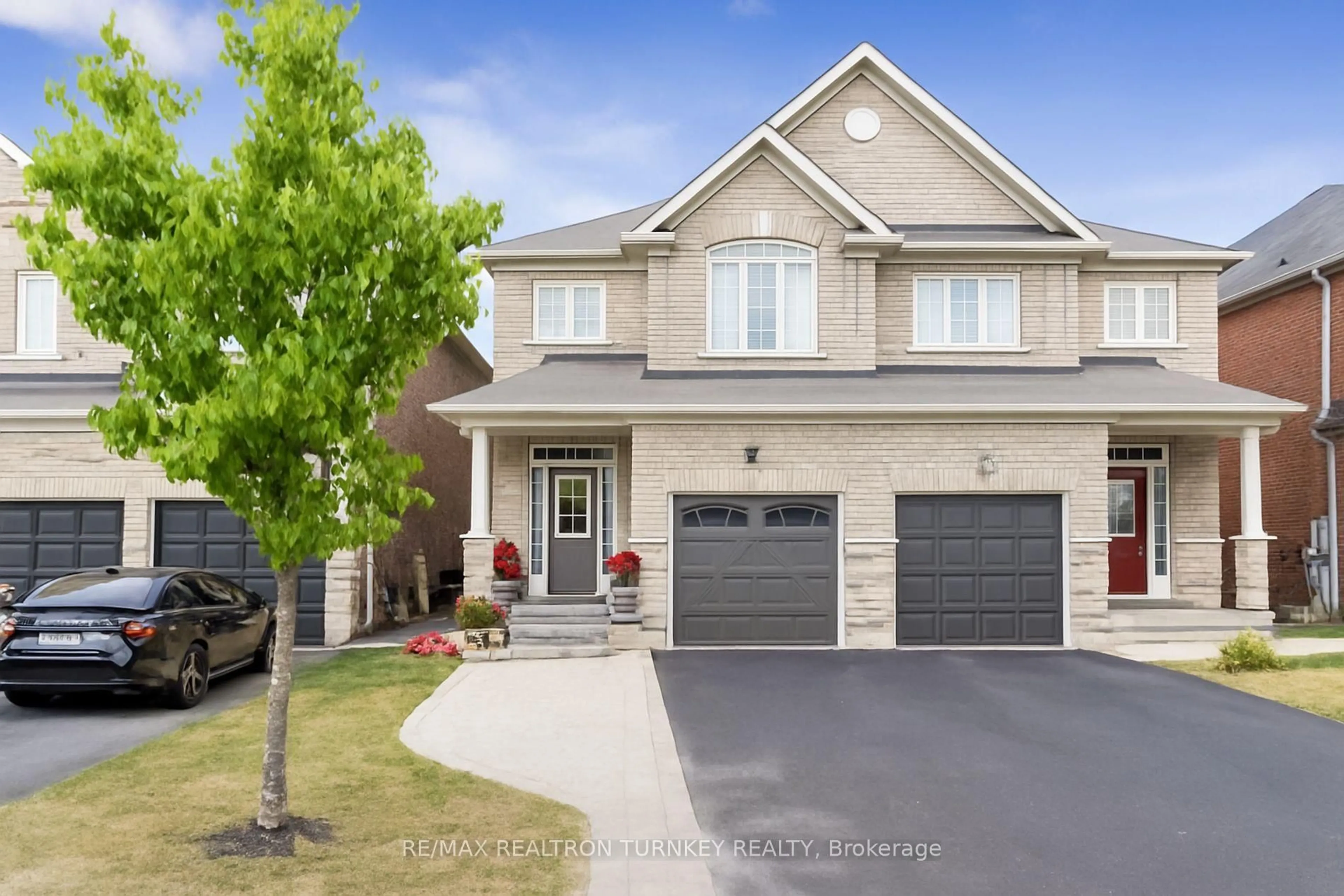 Home with brick exterior material, street for 88 Donald Stewart Cres, East Gwillimbury Ontario L0G 1M0