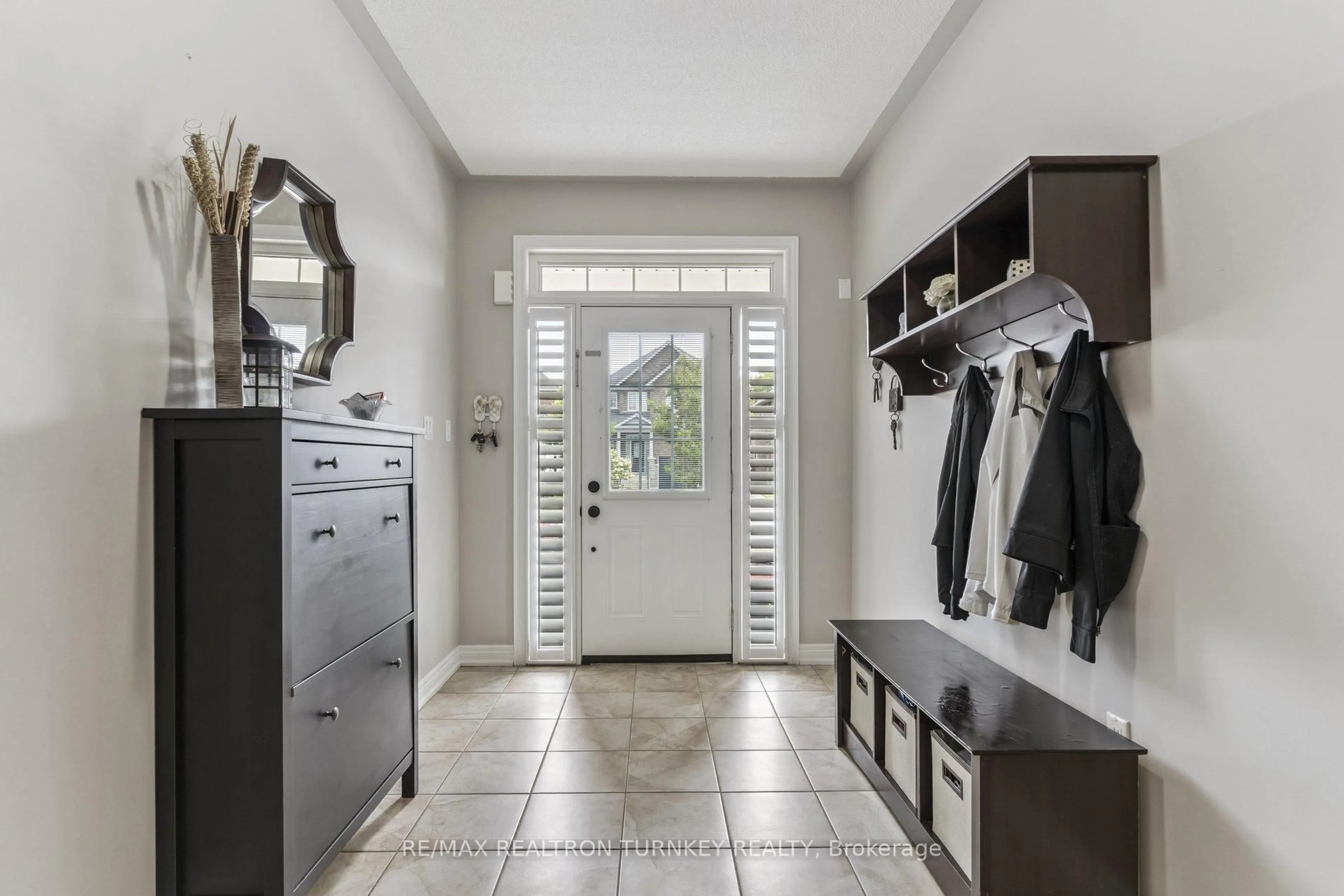 Indoor entryway for 88 Donald Stewart Cres, East Gwillimbury Ontario L0G 1M0