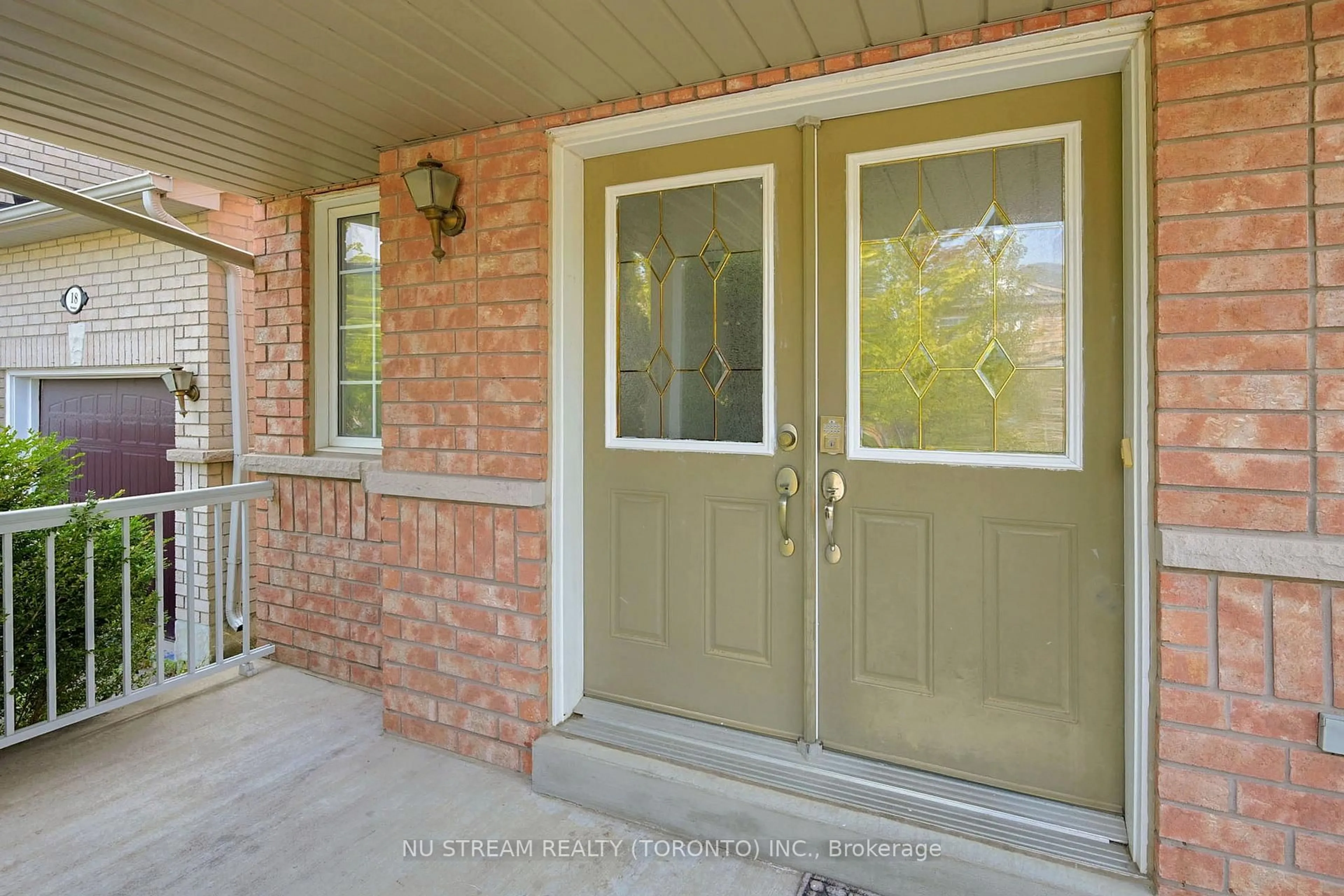 Indoor entryway for 20 Pamgrey Rd, Markham Ontario L6E 0B2