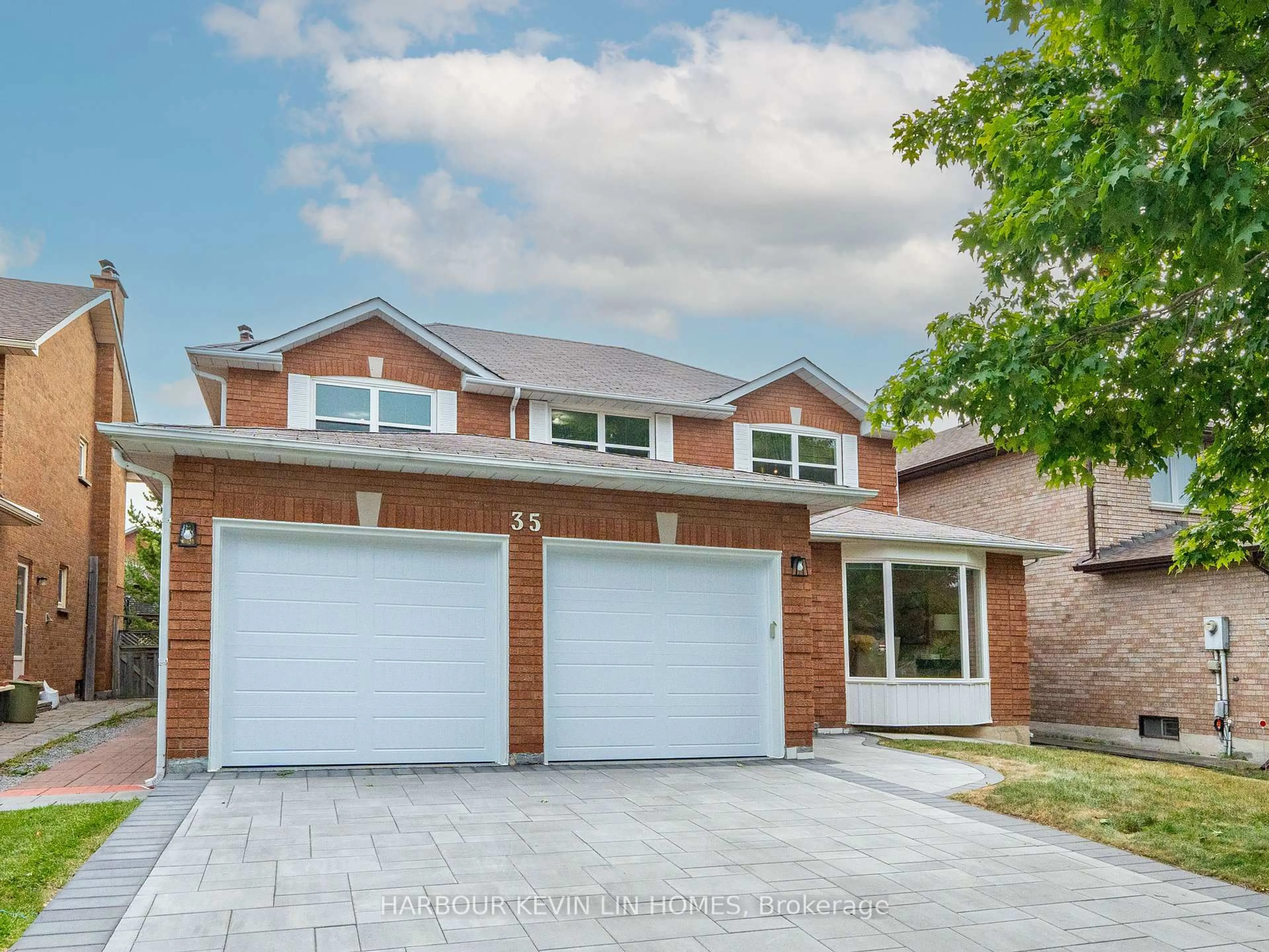 Home with brick exterior material, street for 35 Lynngrove Cres, Richmond Hill Ontario L4B 2C1