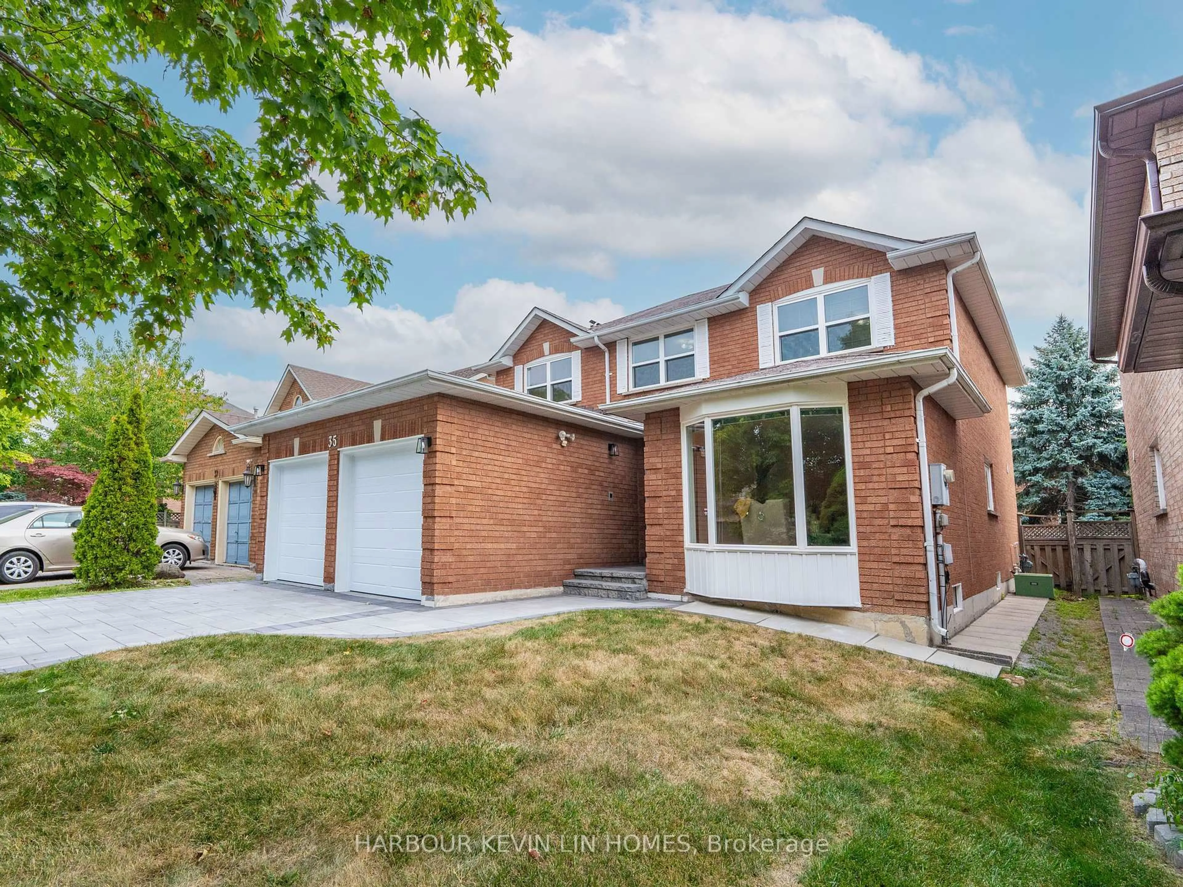 Home with brick exterior material, street for 35 Lynngrove Cres, Richmond Hill Ontario L4B 2C1