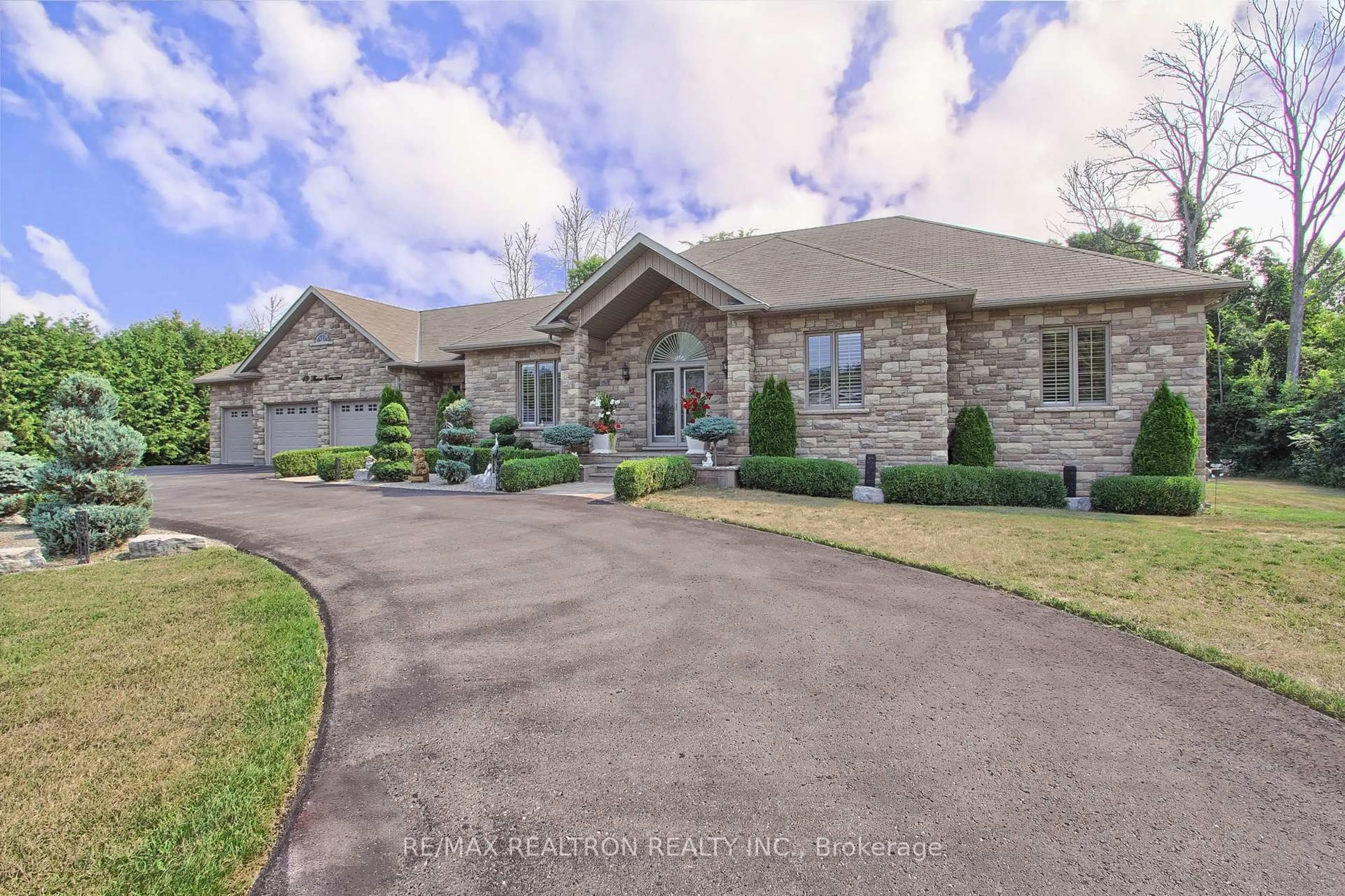 A pic from outside/outdoor area/front of a property/back of a property/a pic from drone, street for 19 Shore Cres, Georgina Ontario L0E 1S0
