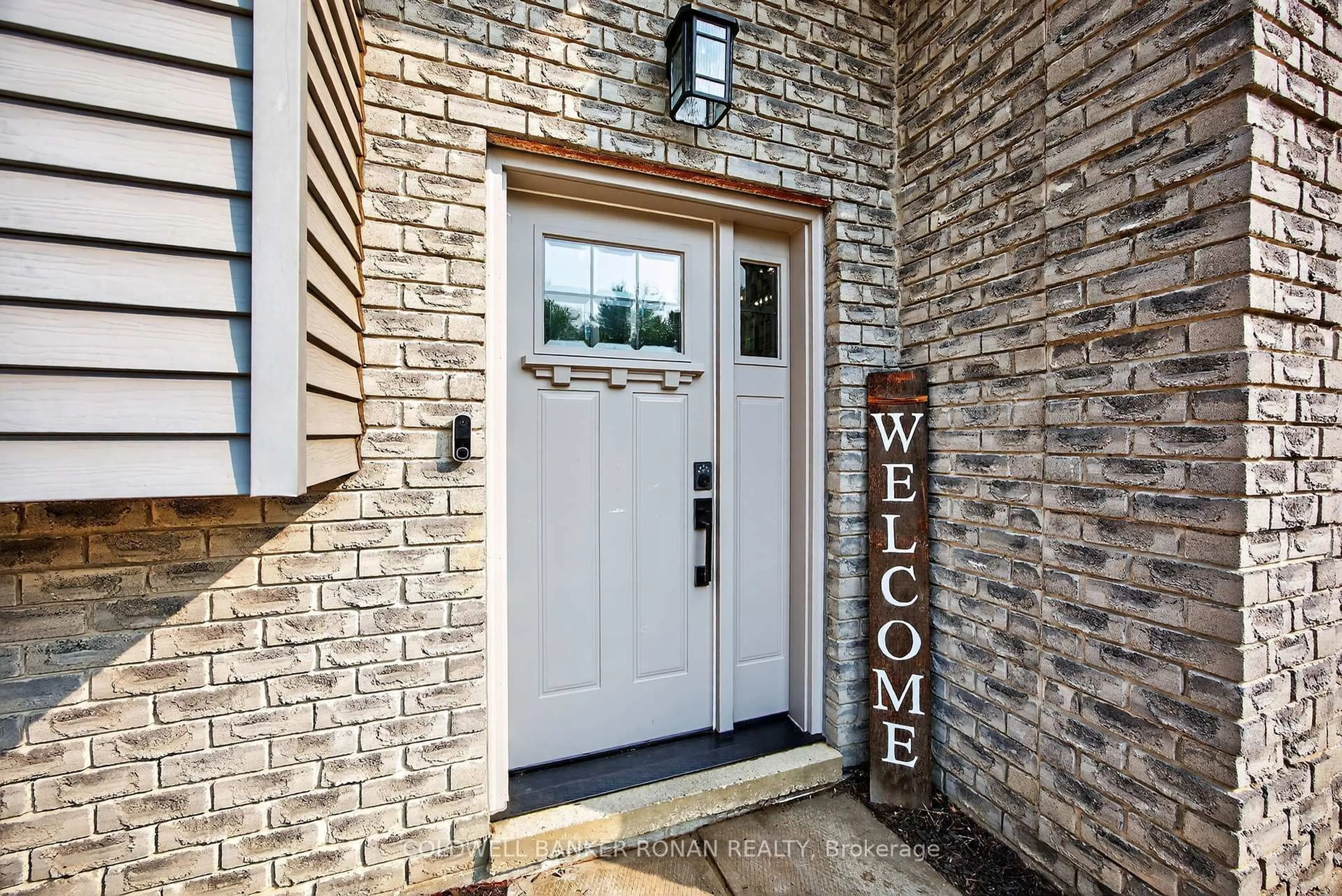 Indoor entryway for 13 Pridham Cres, Essa Ontario L3W 0G5