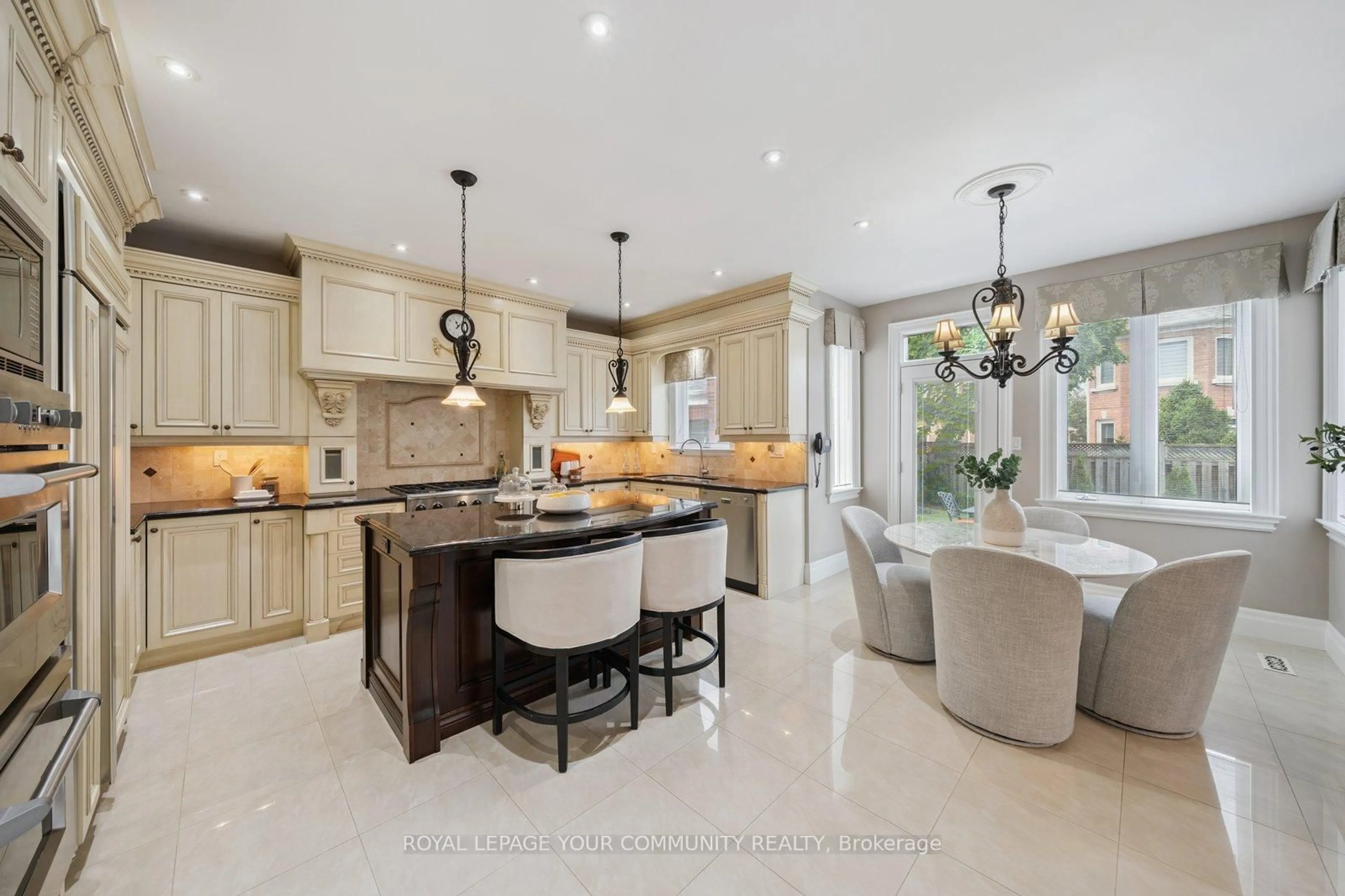 Open concept kitchen, ceramic/tile floor for 22 Theobalds Circ, Richmond Hill Ontario L4C 9C7