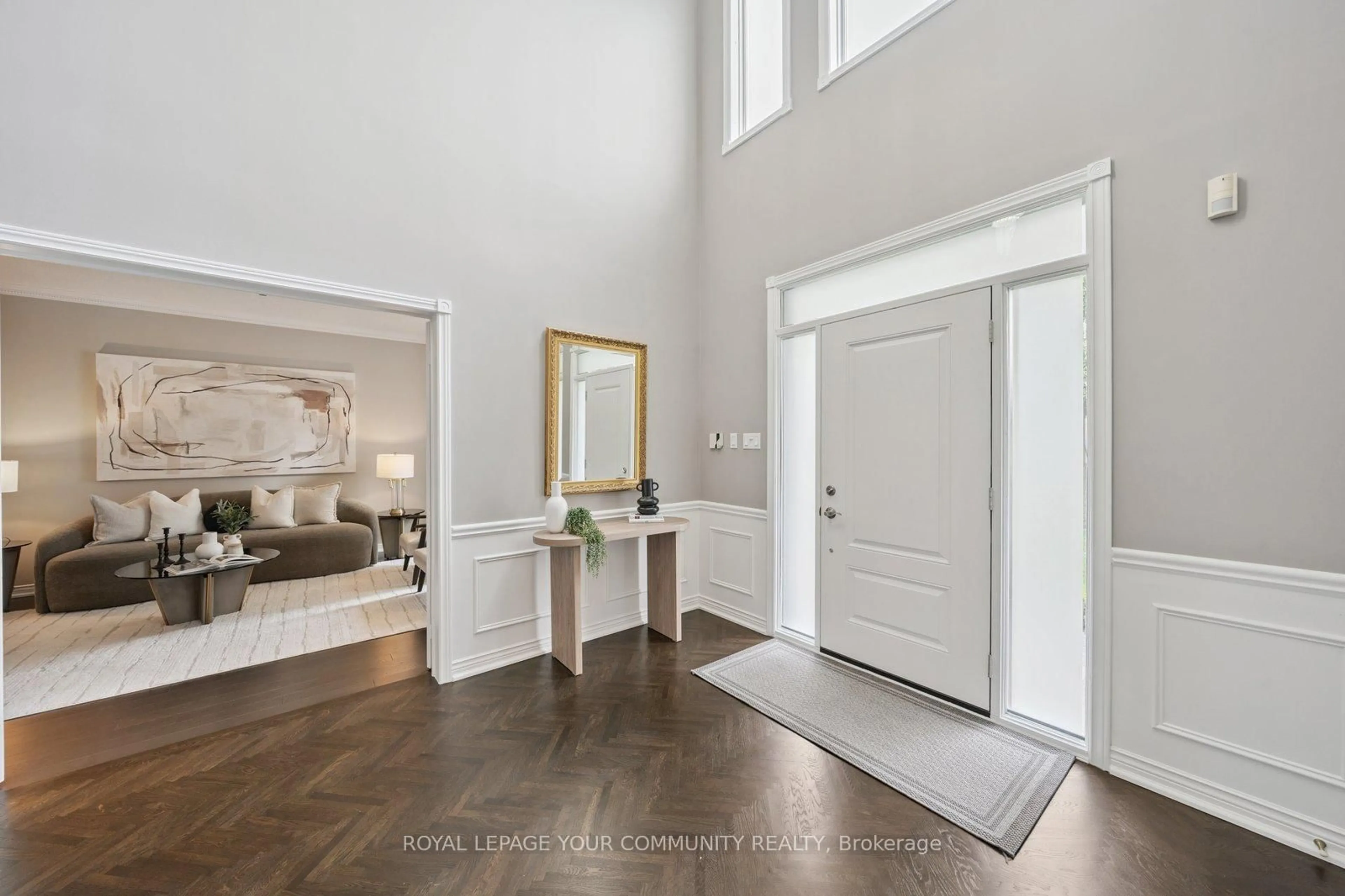 Indoor entryway for 22 Theobalds Circ, Richmond Hill Ontario L4C 9C7