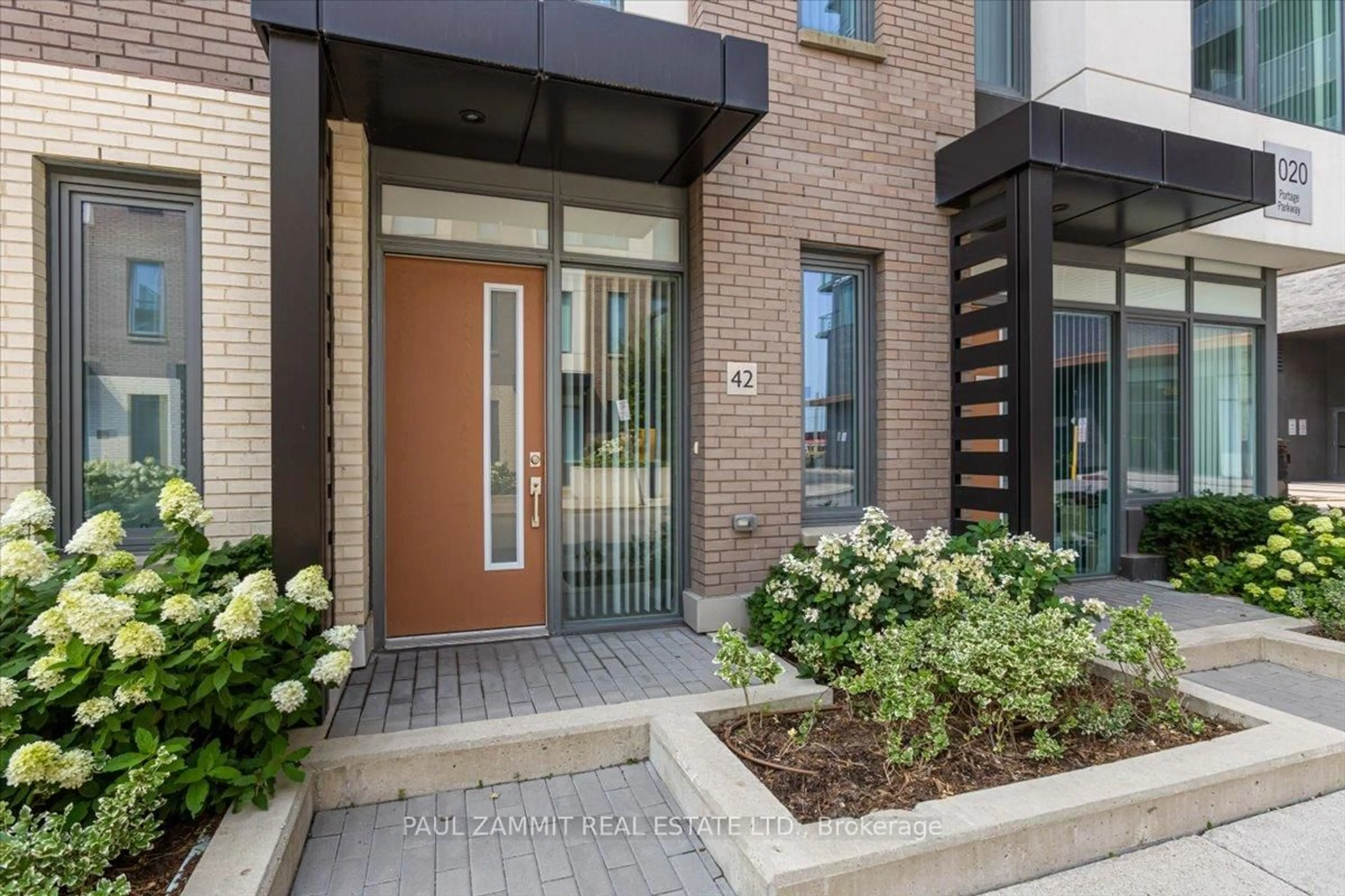 Unknown for 1020 Portage Pkwy #Th42, Vaughan Ontario L4K 0K3