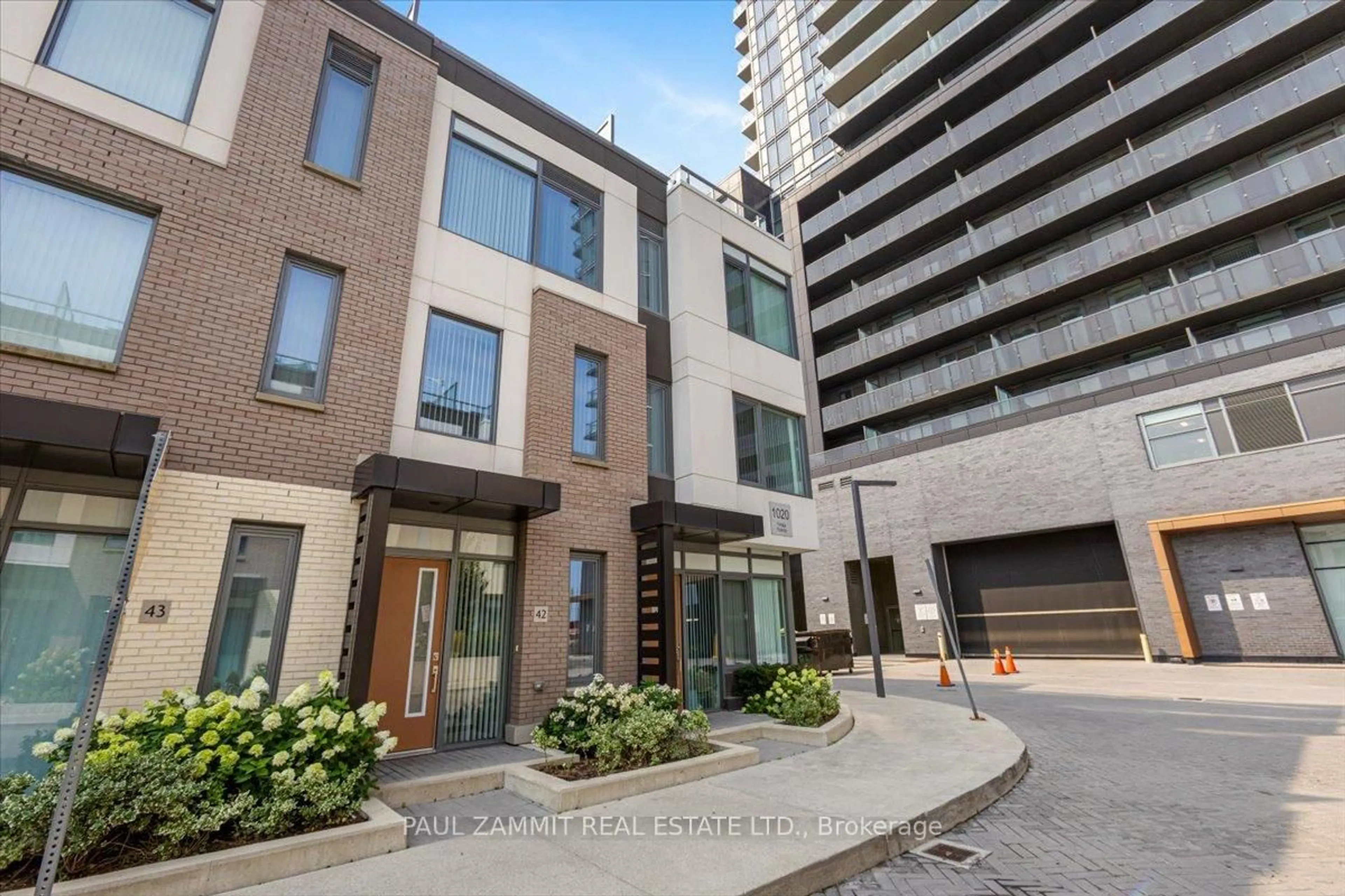 Unknown for 1020 Portage Pkwy #Th42, Vaughan Ontario L4K 0K3