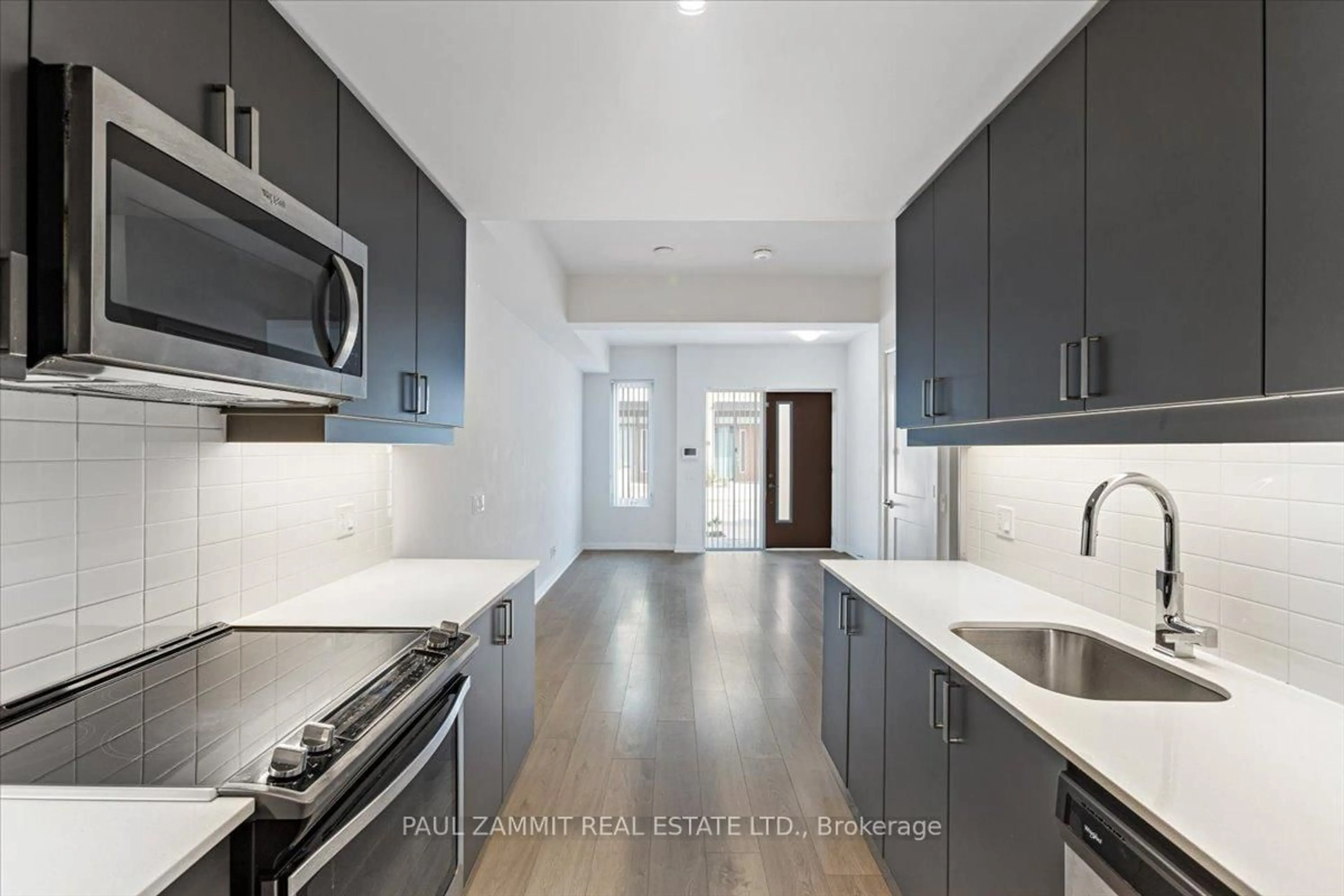 Open concept kitchen, unknown for 1020 Portage Pkwy #Th42, Vaughan Ontario L4K 0K3