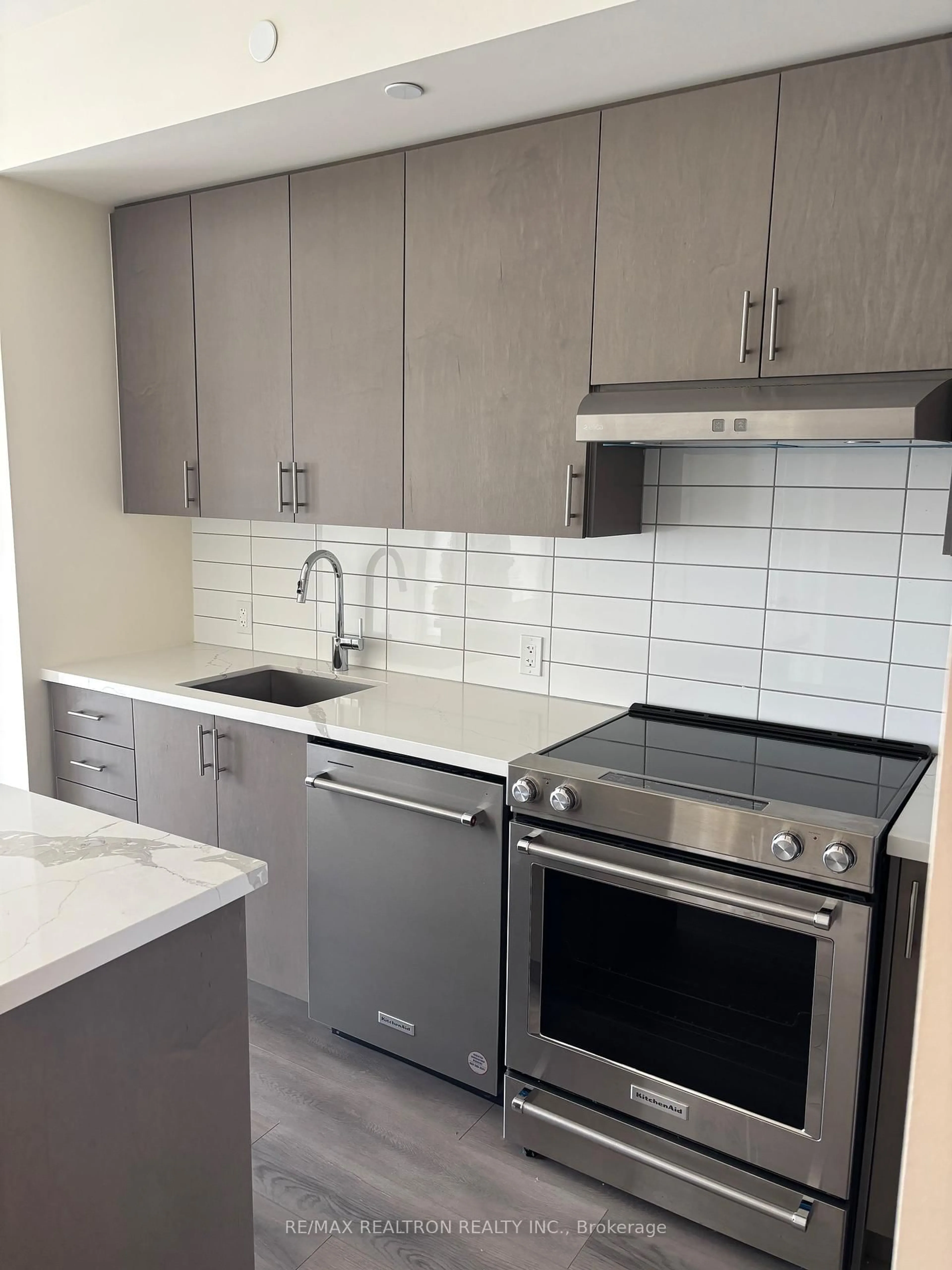 Standard kitchen, unknown for 9000 Jane St #1920, Vaughan Ontario L4K 0M6