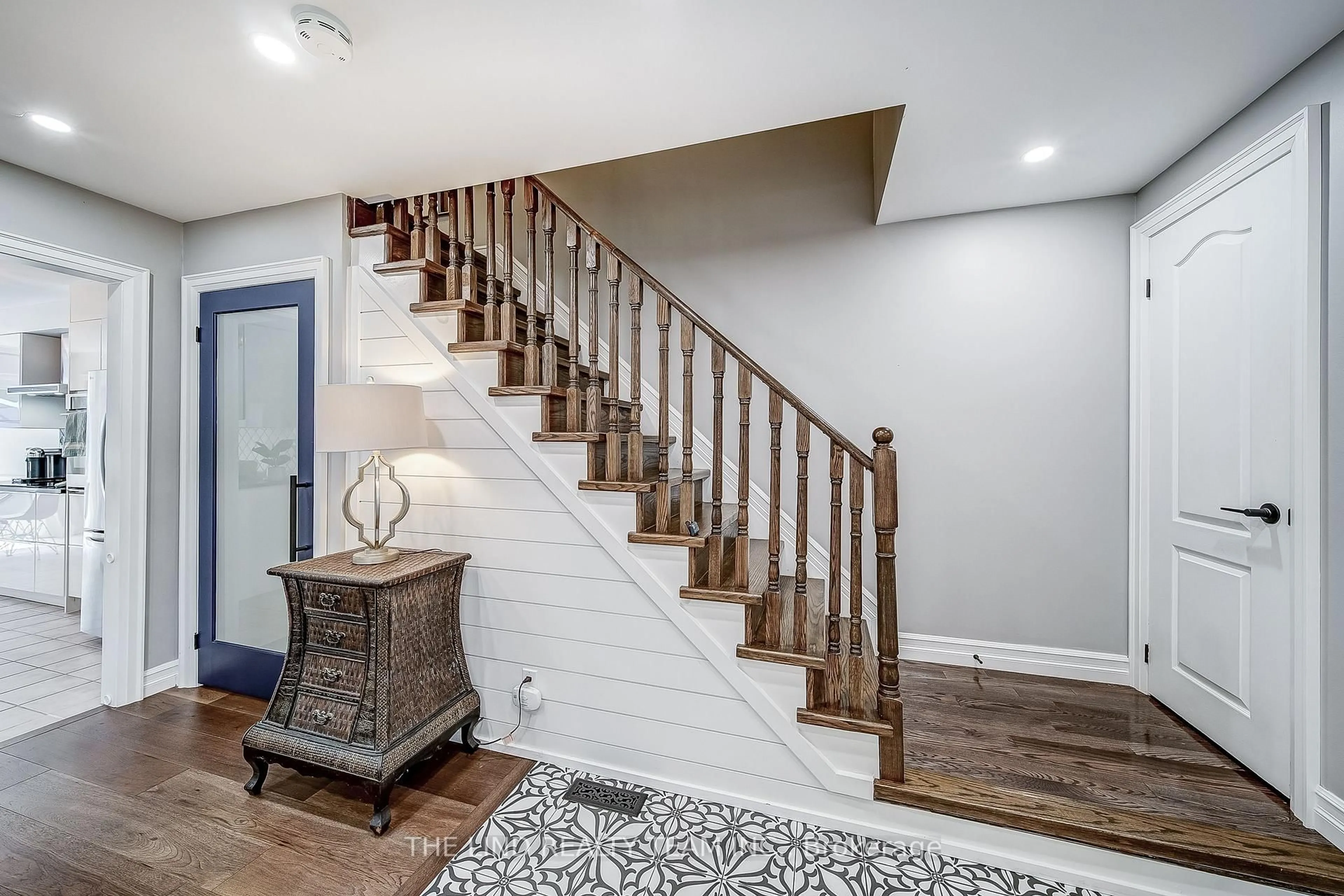 Unknown for 28 Fife Rd, Aurora Ontario L4G 6Z1