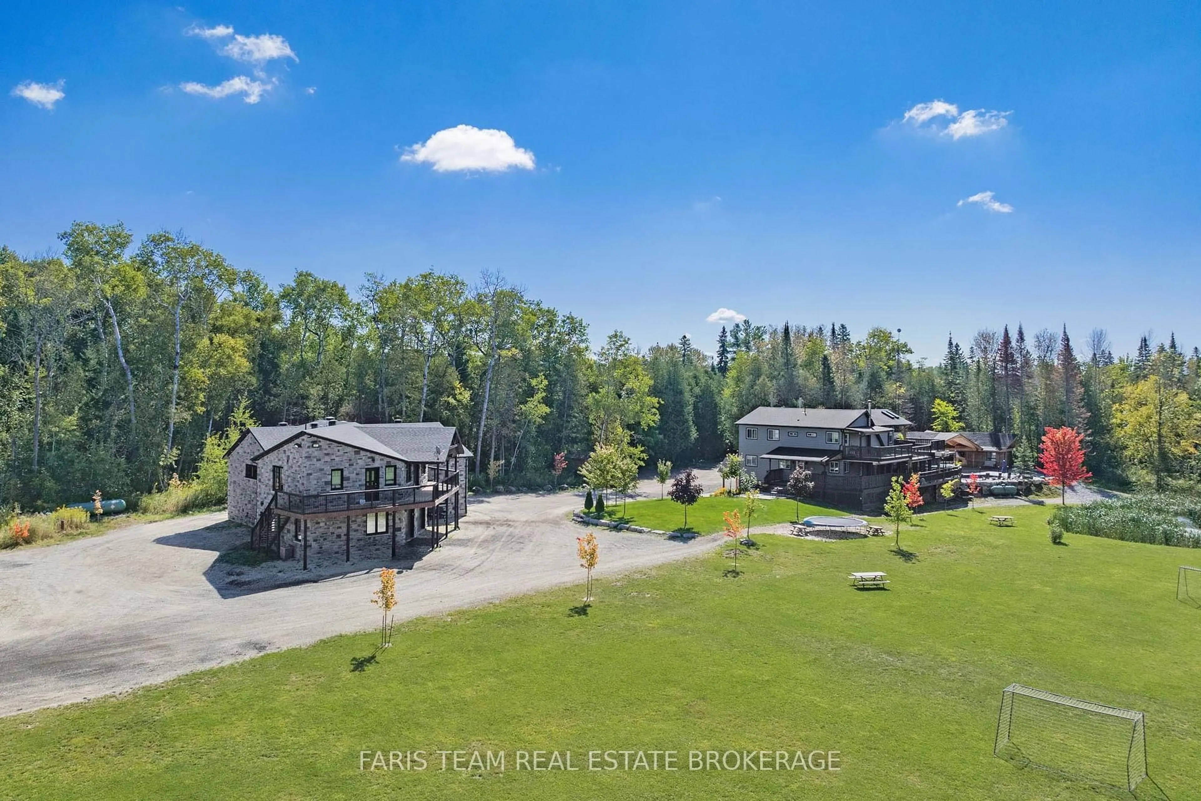 A pic from outside/outdoor area/front of a property/back of a property/a pic from drone, mountain view for 2642 5th Line, Innisfil Ontario L0L 1K0