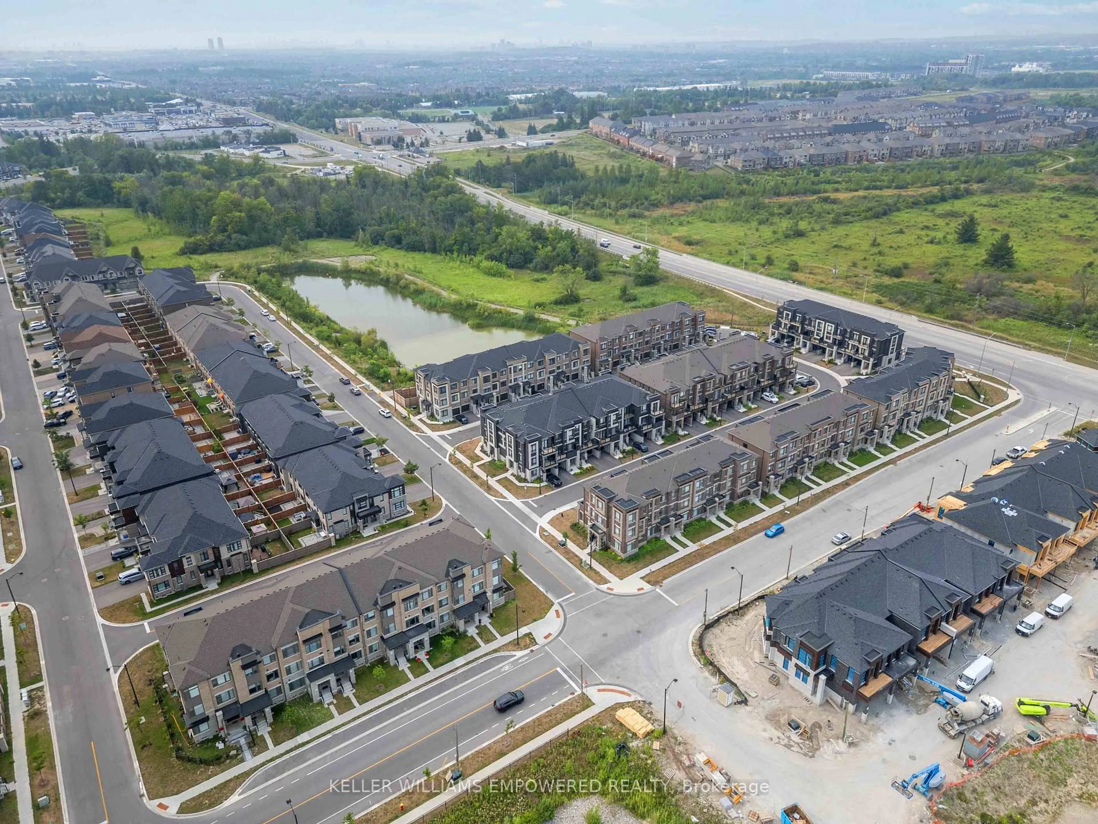 A pic from outside/outdoor area/front of a property/back of a property/a pic from drone, unknown for 82 Riley Reed Lane, Richmond Hill Ontario L4S 0M3