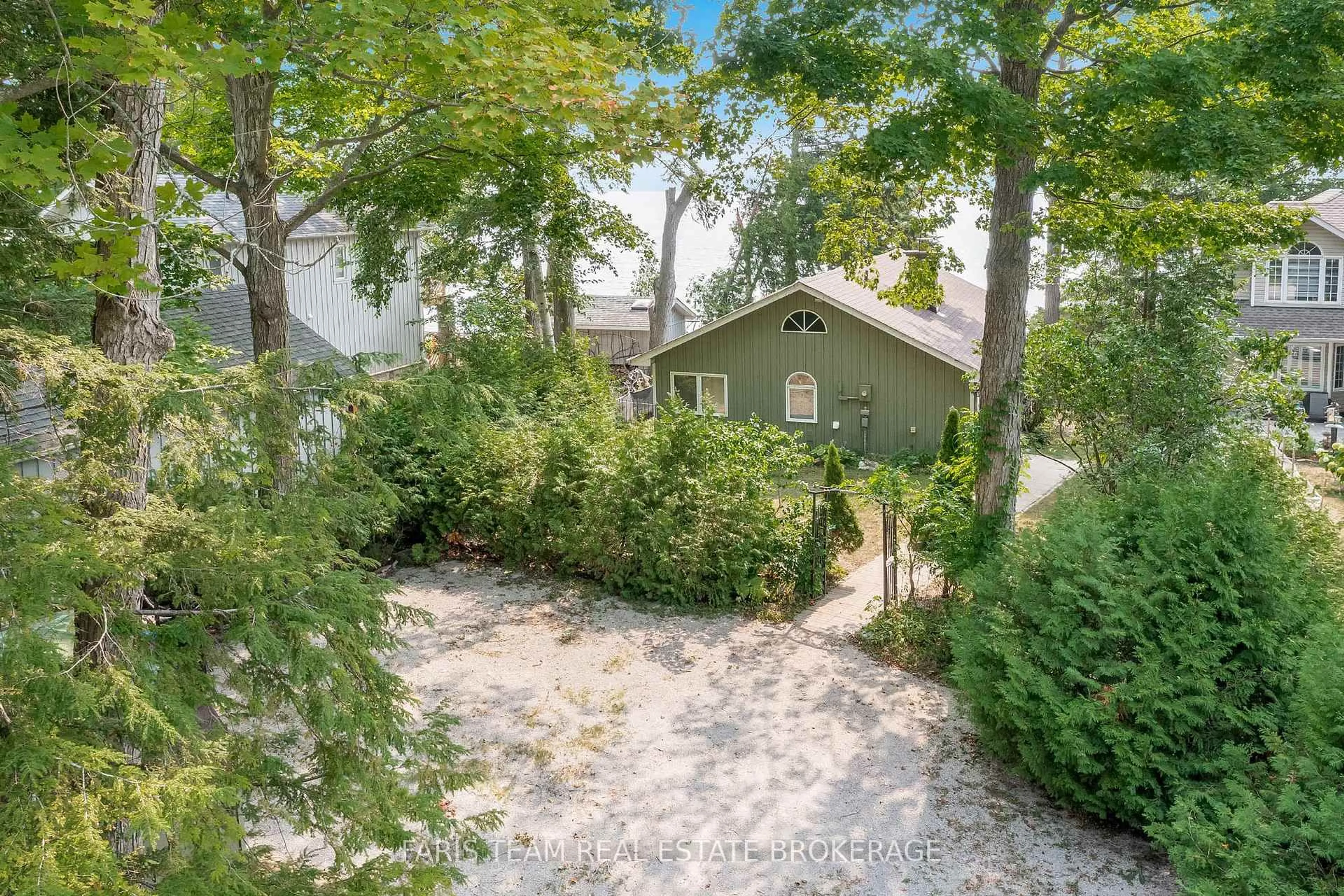 A pic from outside/outdoor area/front of a property/back of a property/a pic from drone, forest/trees view for 2855 Purvis St, Innisfil Ontario L9S 3K6
