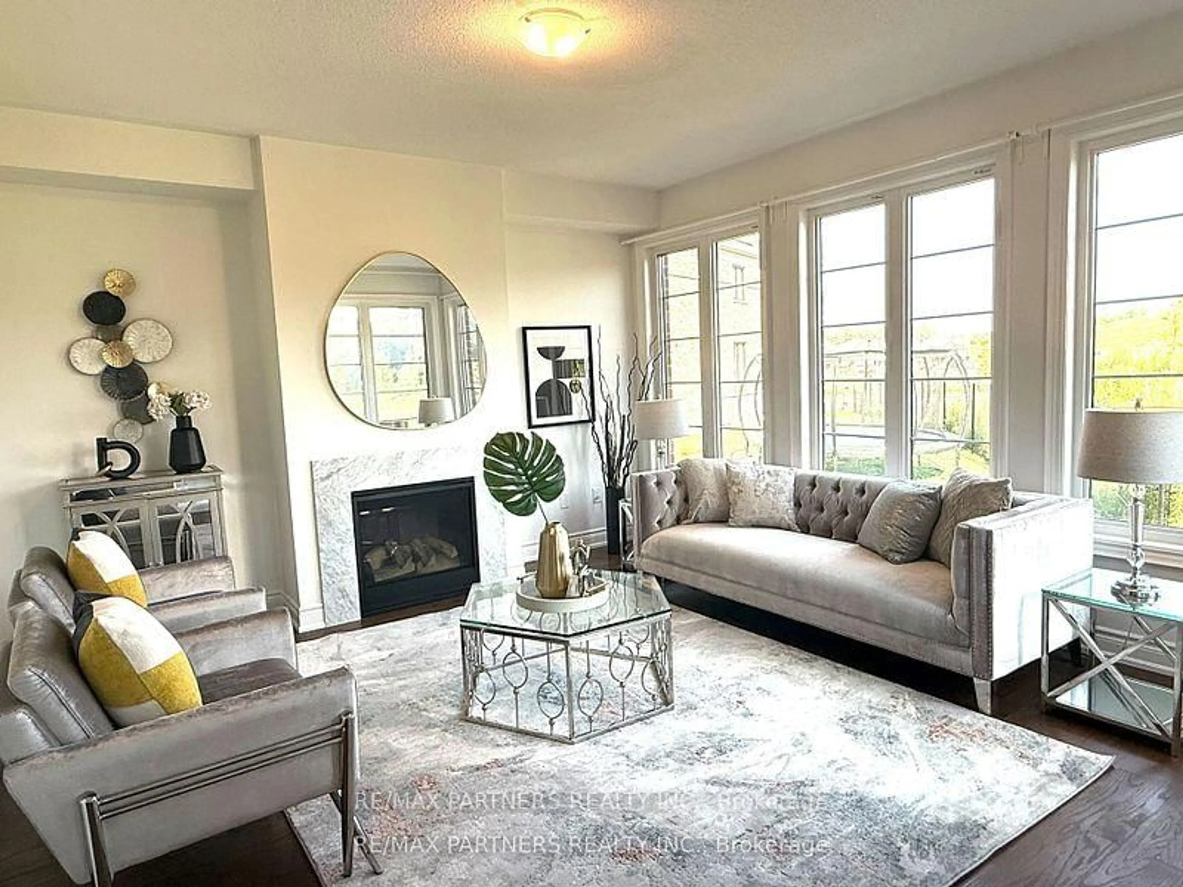 Living room with furniture, unknown for 78 Telsa Cres, East Gwillimbury Ontario L9N 0T3