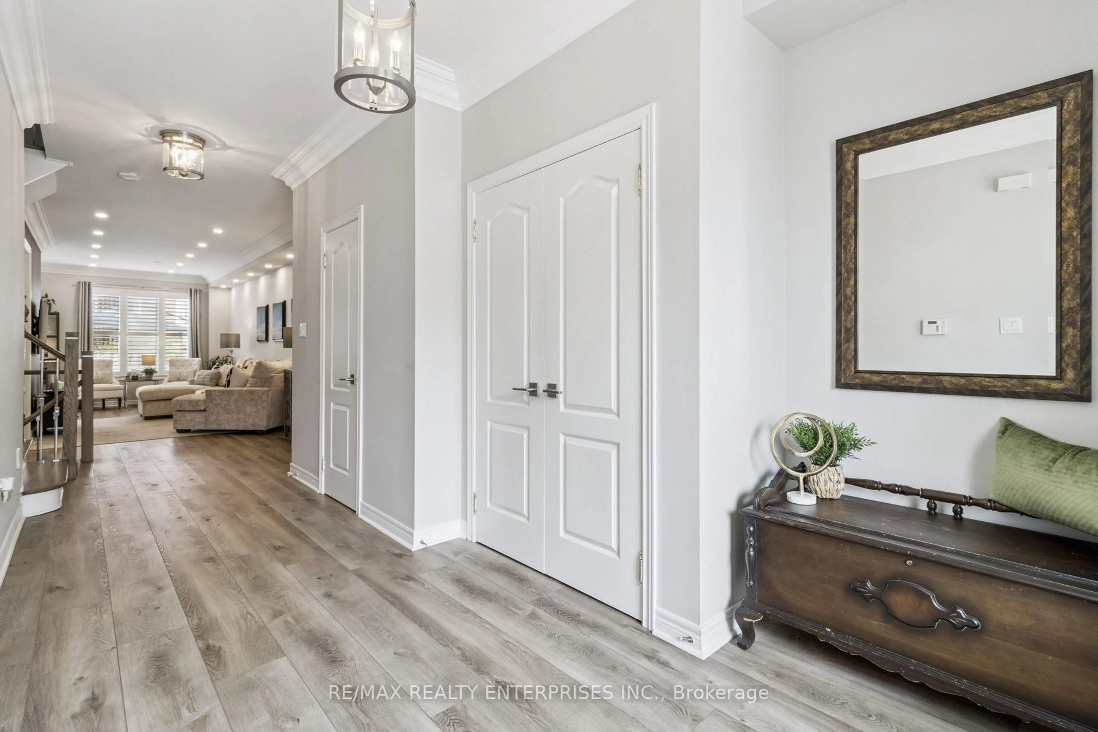 Indoor entryway for 8 Townwood Dr #15, Richmond Hill Ontario L4E 4X9