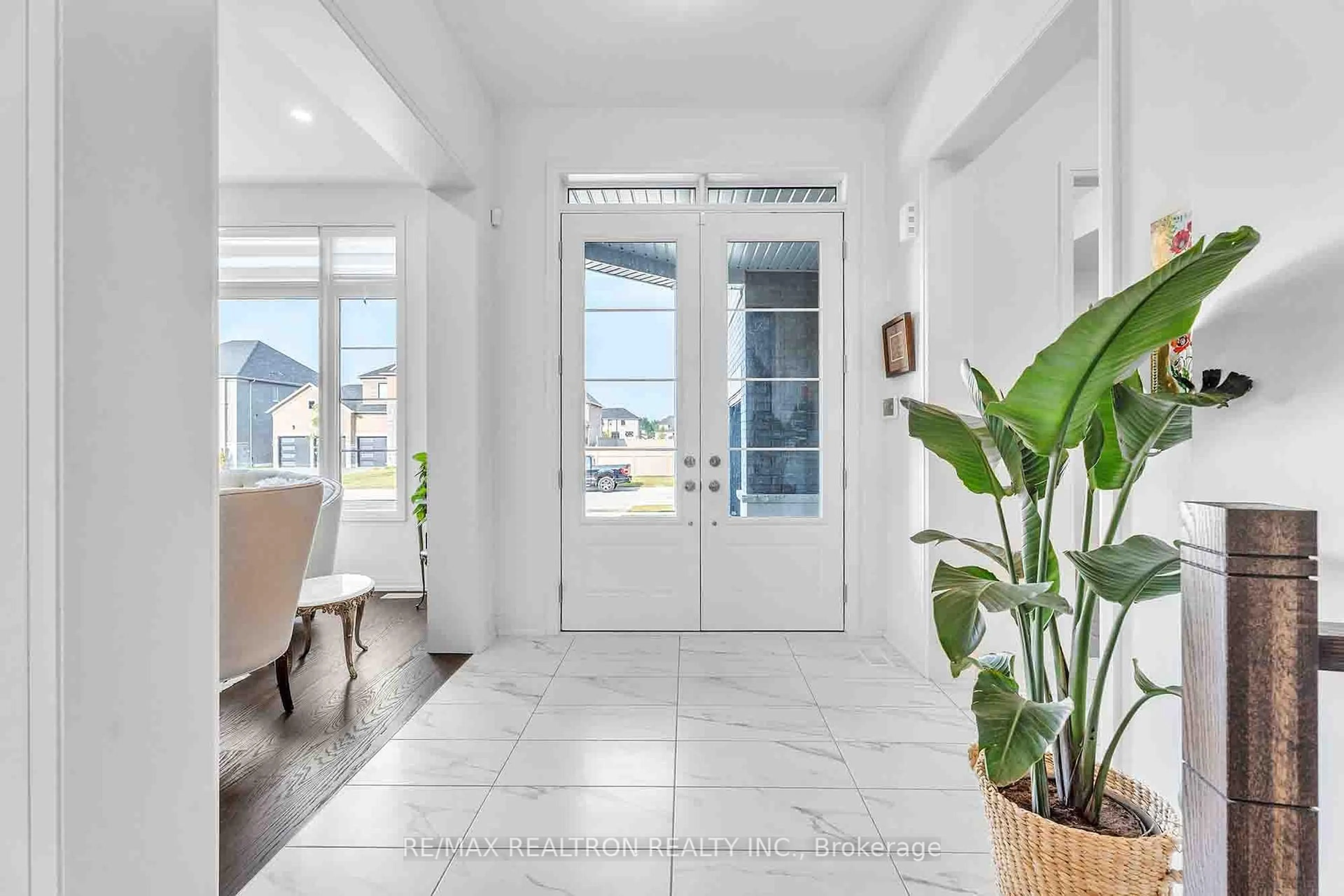 Indoor entryway for 32 Bellflower Cres, Adjala-Tosorontio Ontario L0G 1W0