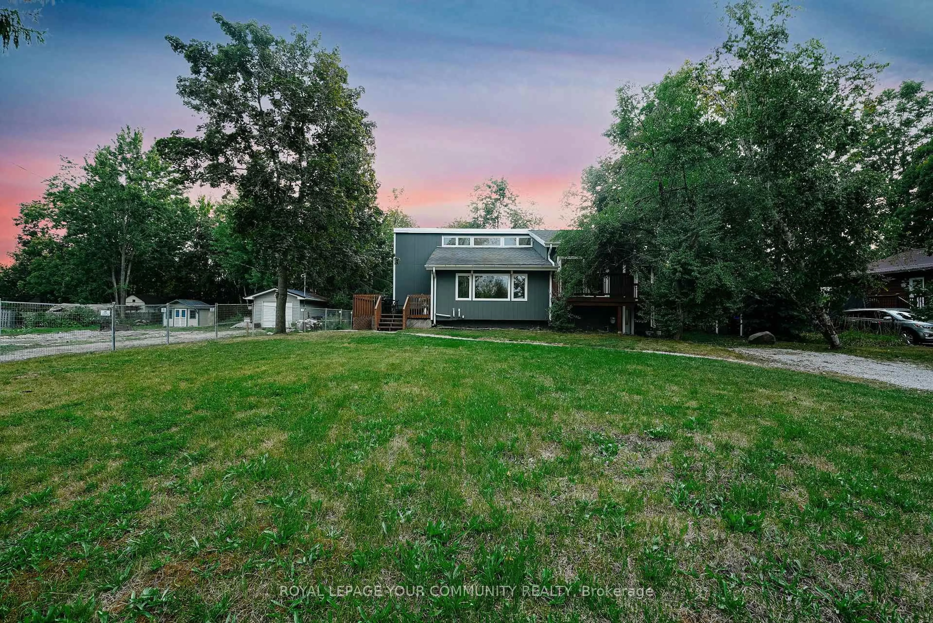 A pic from outside/outdoor area/front of a property/back of a property/a pic from drone, street for 2320 Somers Blvd, Innisfil Ontario L9S 2E8
