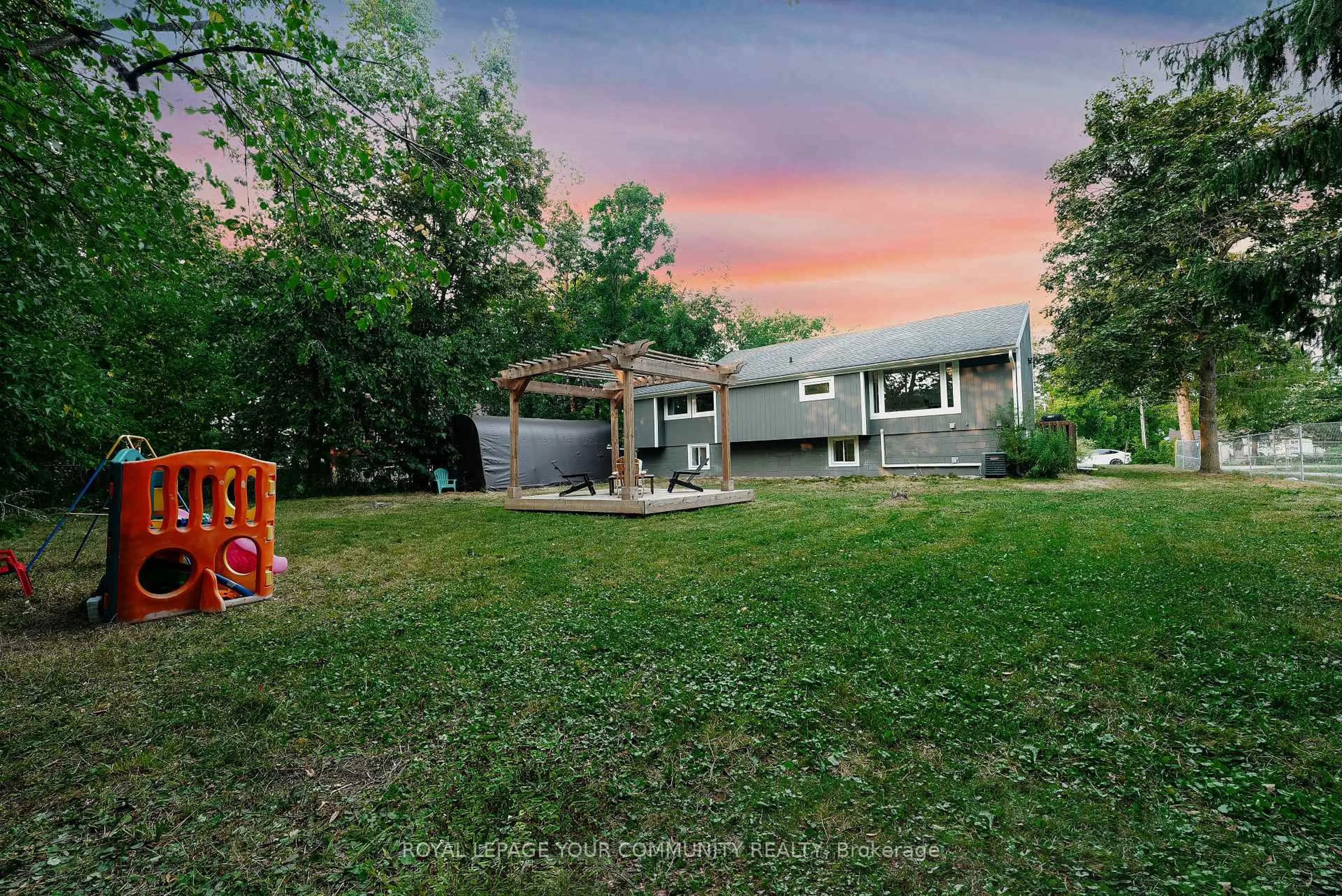 A pic from outside/outdoor area/front of a property/back of a property/a pic from drone, unknown for 2320 Somers Blvd, Innisfil Ontario L9S 2E8